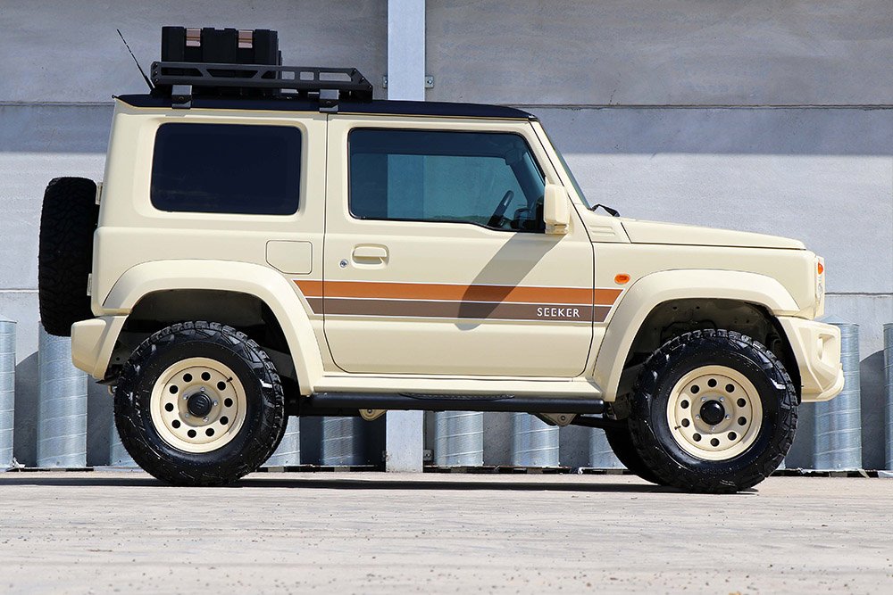 Seeker Suzuki Jimny Sand Black Side Skirts 3.jpg