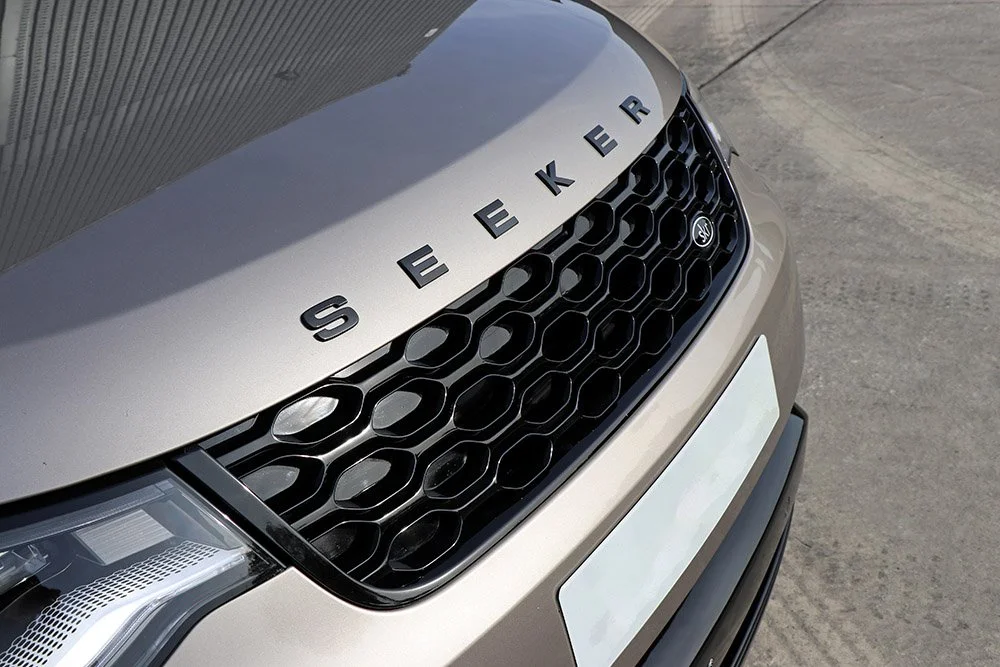 Seeker Champagne Discovery SEEKER Badges 1.jpg