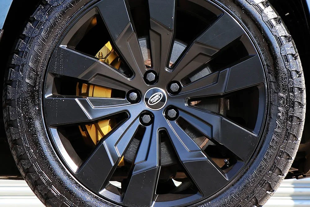 SEEKER Defender 110 PPF tan SVR seats calipers.jpg