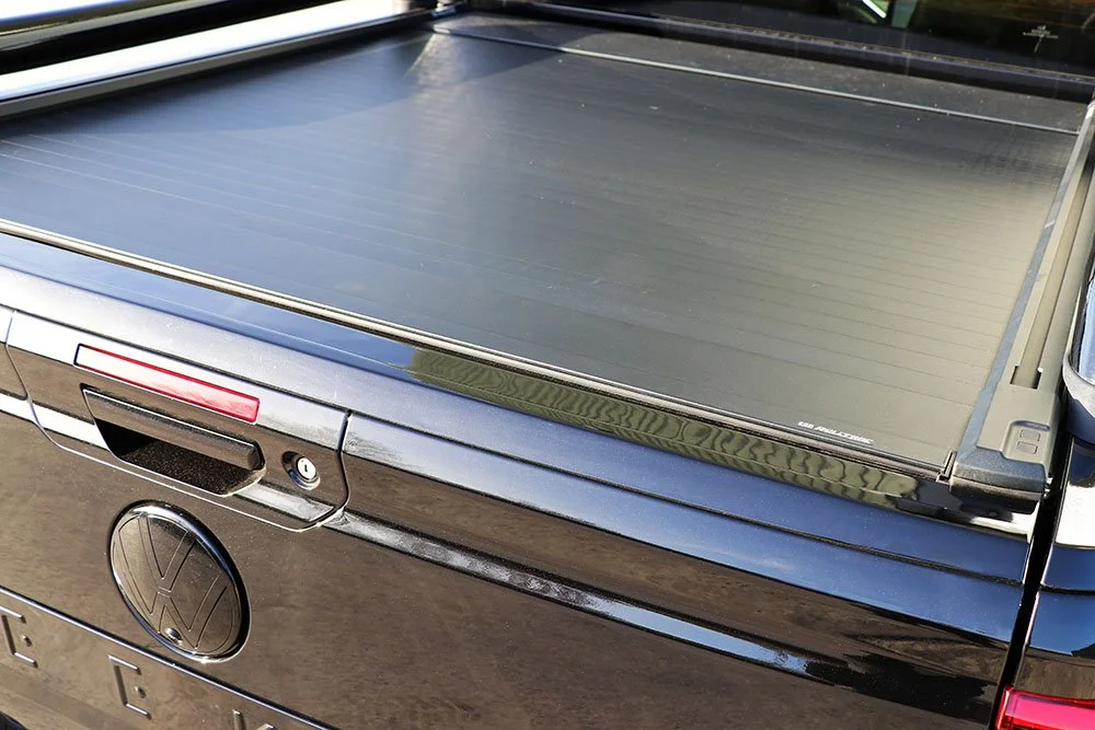 Seeker Amarok Black roller shutter 1.jpg