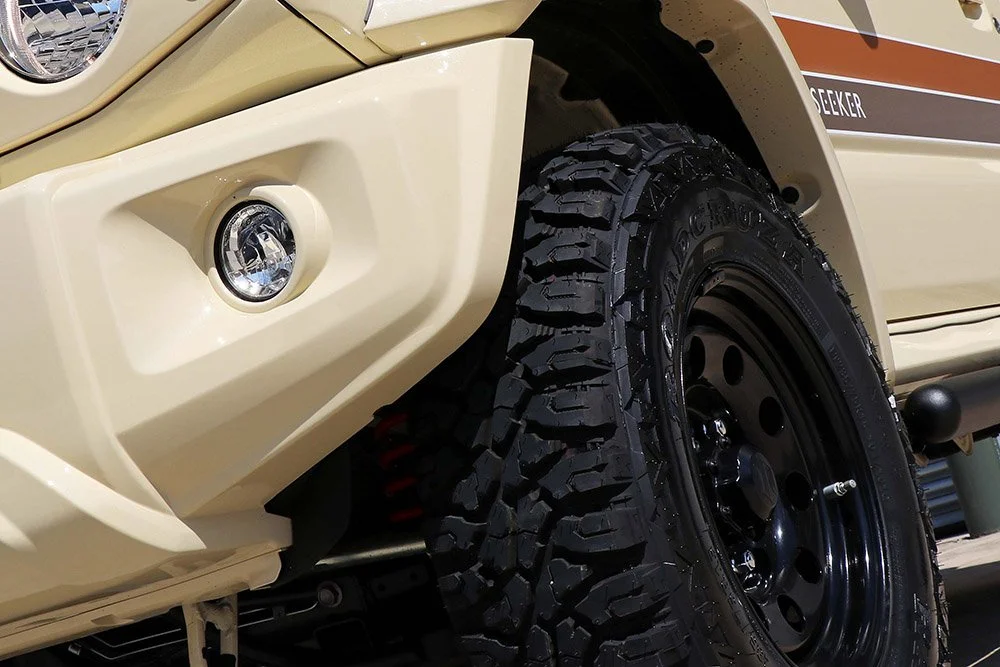 Seeker Suzuki Jimny Sand Black Painted Bumpers 1.jpg