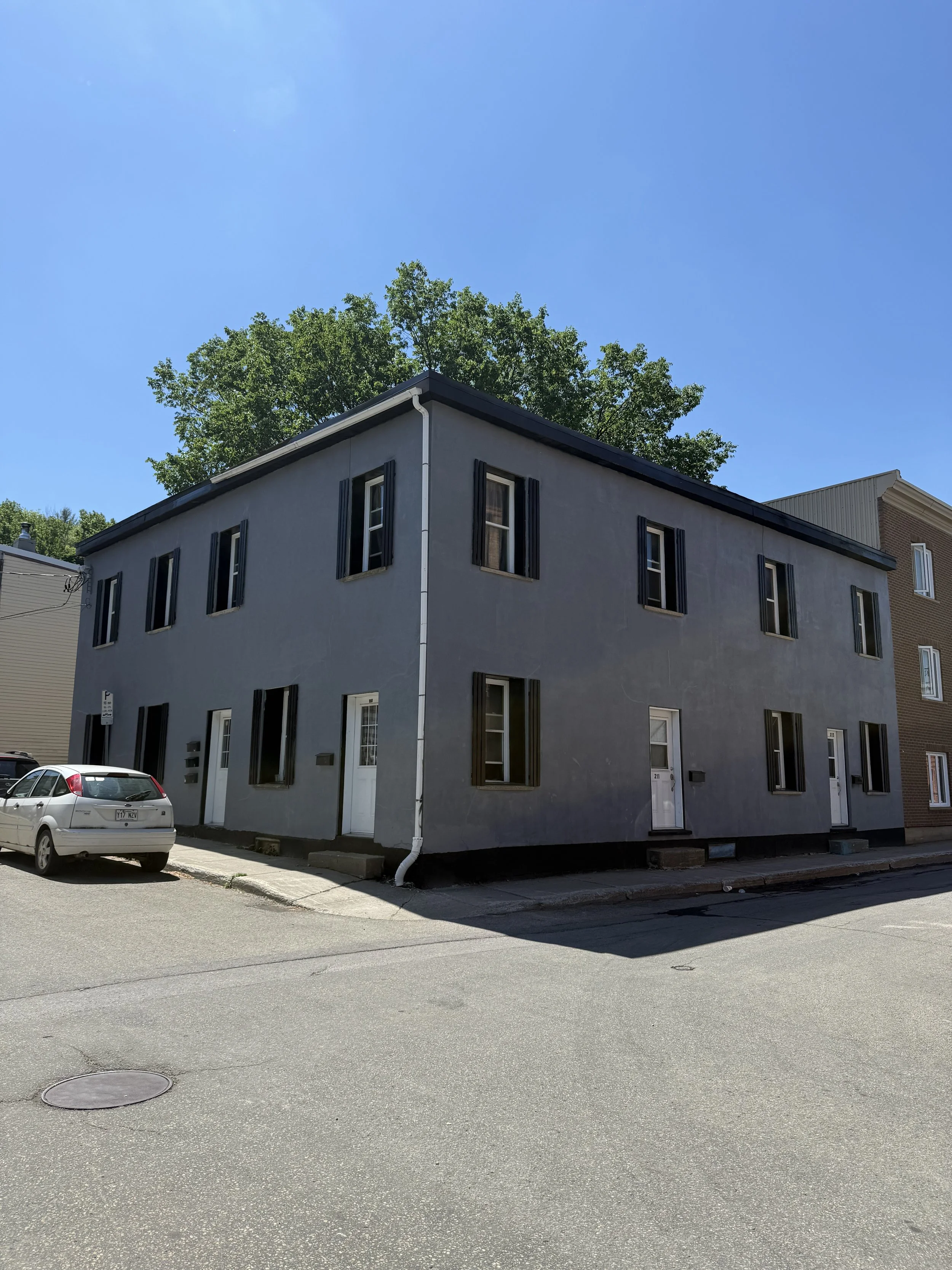 576-580 Mazenod