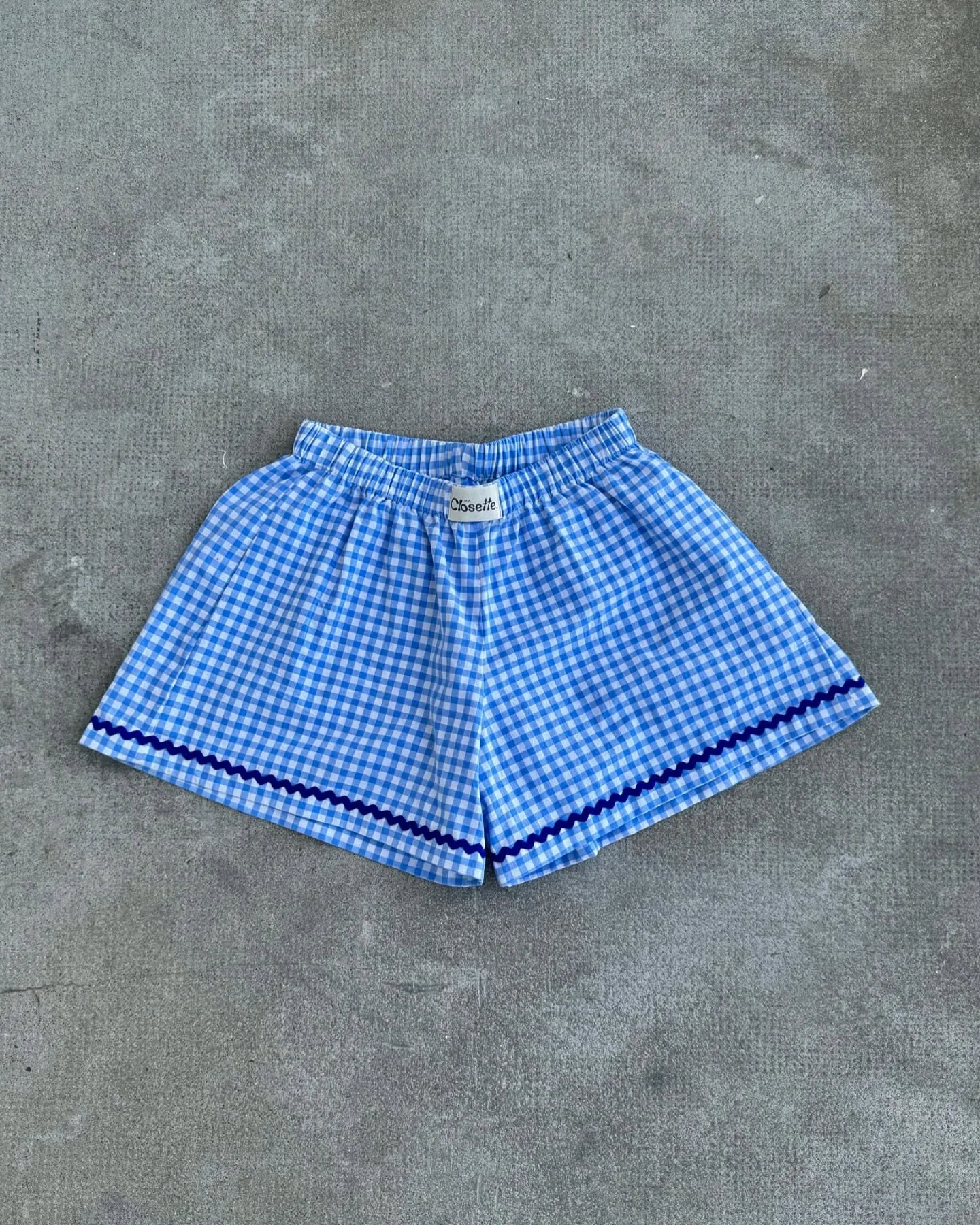 COLLECTION UPCYCL&Eacute;E DISPO &Agrave; LA BOUTIQUE 

#upcycling #upcycle #upcyclersofinstagram #short