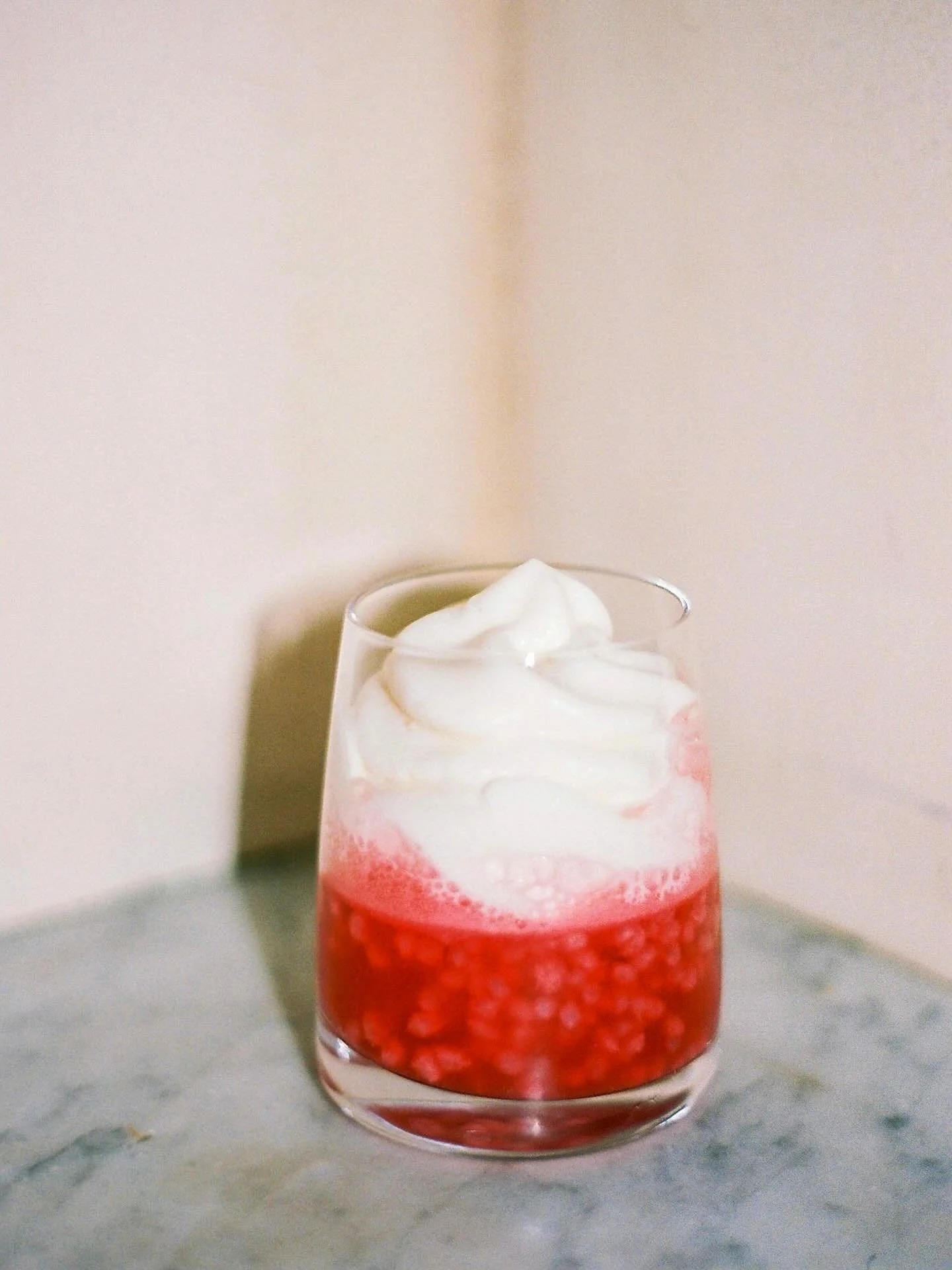 |:|
𝔞𝔯𝔞𝔟𝔦𝔞𝔫 𝔰𝔲𝔫𝔯𝔦𝔰𝔢
angel&rsquo;s envy port finish, strawberry, sabja seeds, rooh afza, falooda mix, horlicks sweet cream 🍓
&mdash;
the first time i tried the arabian sunset* on a menu (see below in the feed for more about that sparkle