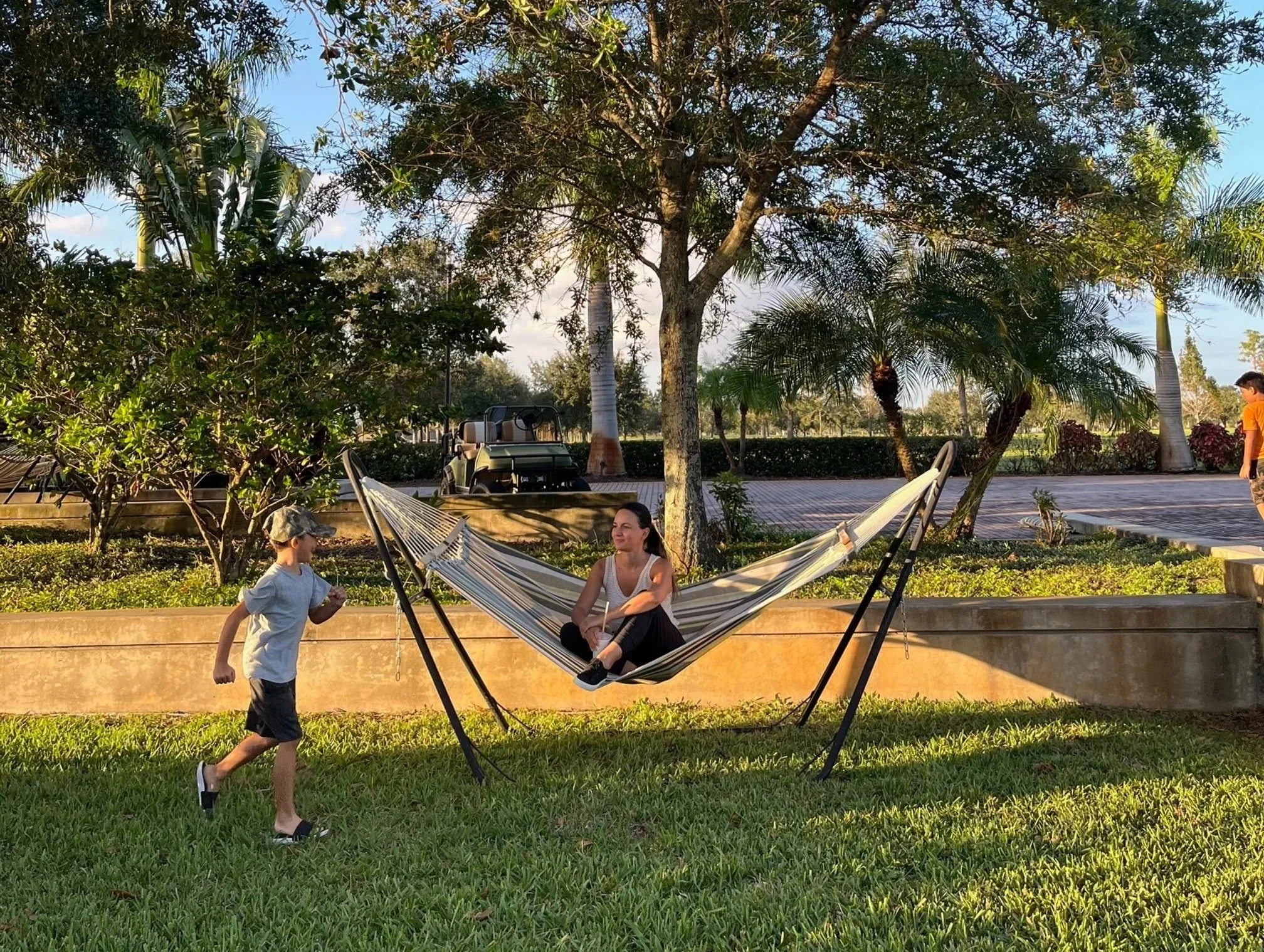 UNPLUG TO CONNECT: WHY SCREEN-FREE GAMES CREATE STRONGER FAMILY BONDS