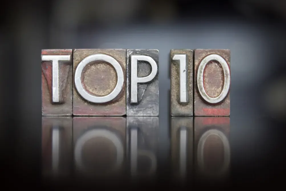 10 essential questions checklist graphic for choosing a custom home builder in the Hudson Valley