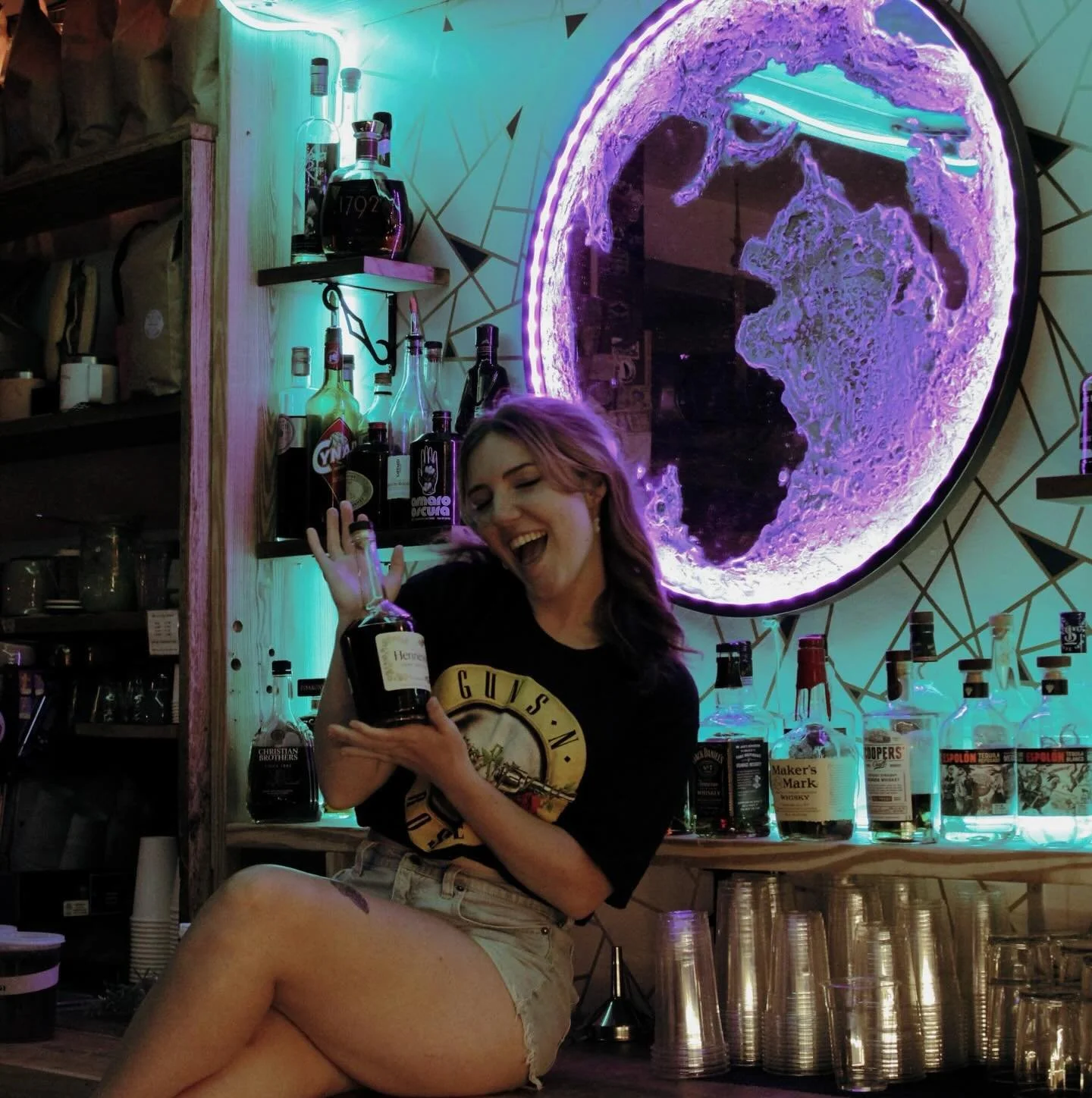 It&rsquo;s Eli&rsquo;s last night bartending at the Moon before she leaves us for the summer! Come out, grab a drink, and support Eli on her future endeavors! 💗 

#darkmoon #cocktailbar