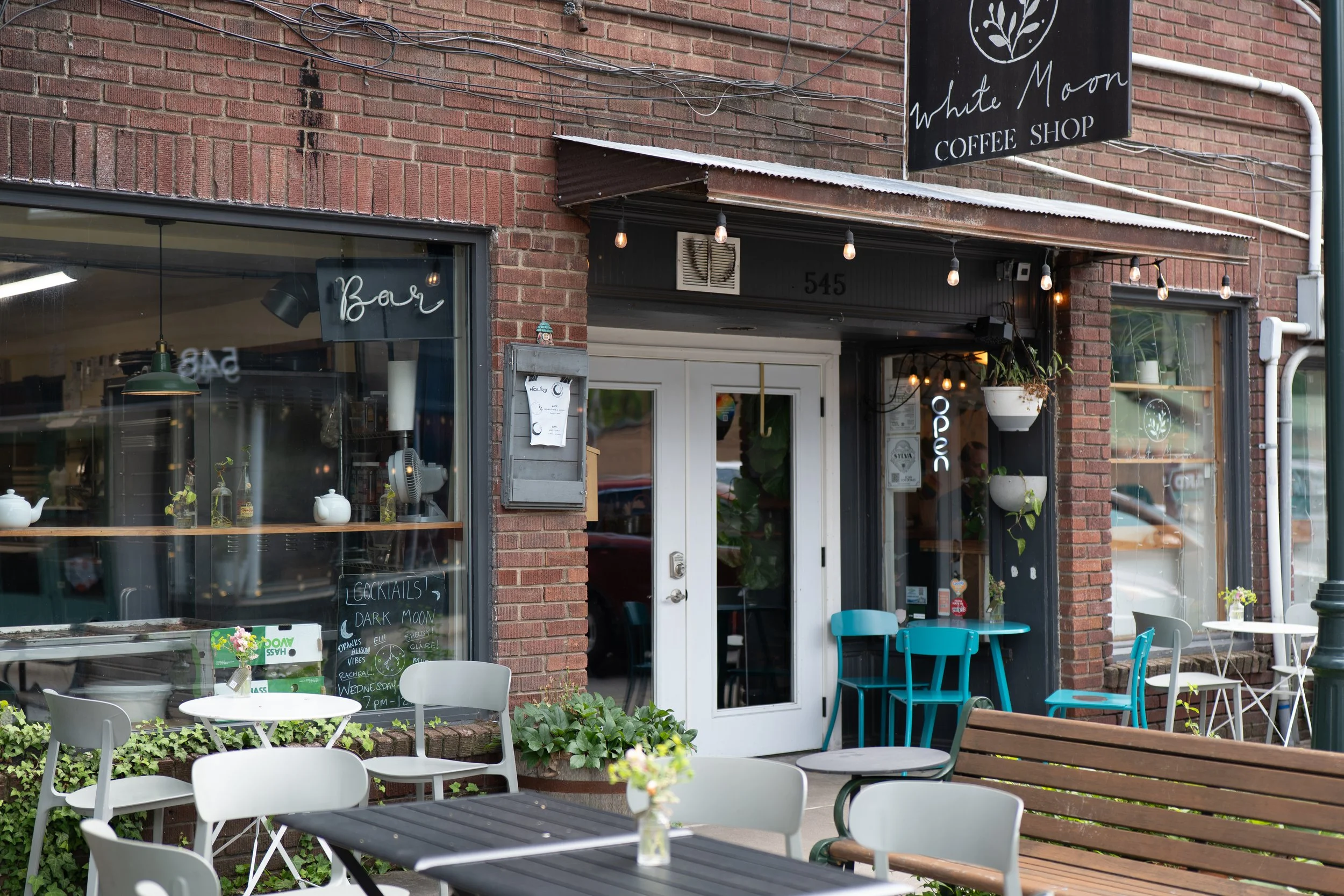 White Moon Cafe & Dark Moon Cocktail Bar