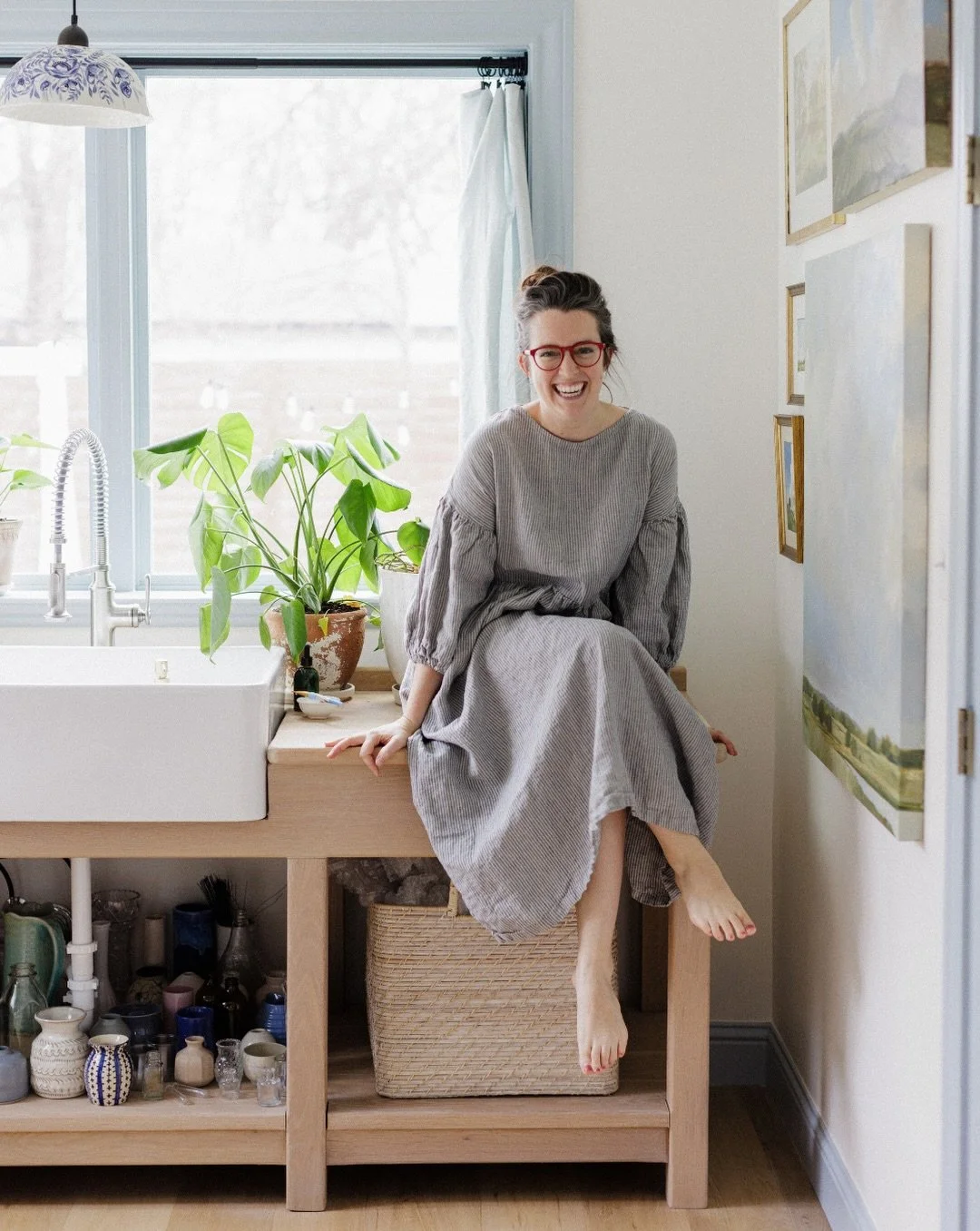 Brand sessions hold so much more than people expect. Headshots, yes, but also process details, product shots, the quiet in-between moments that together make a complete picture of who you are and what you do.

I&rsquo;m always drawn to the slow, beau