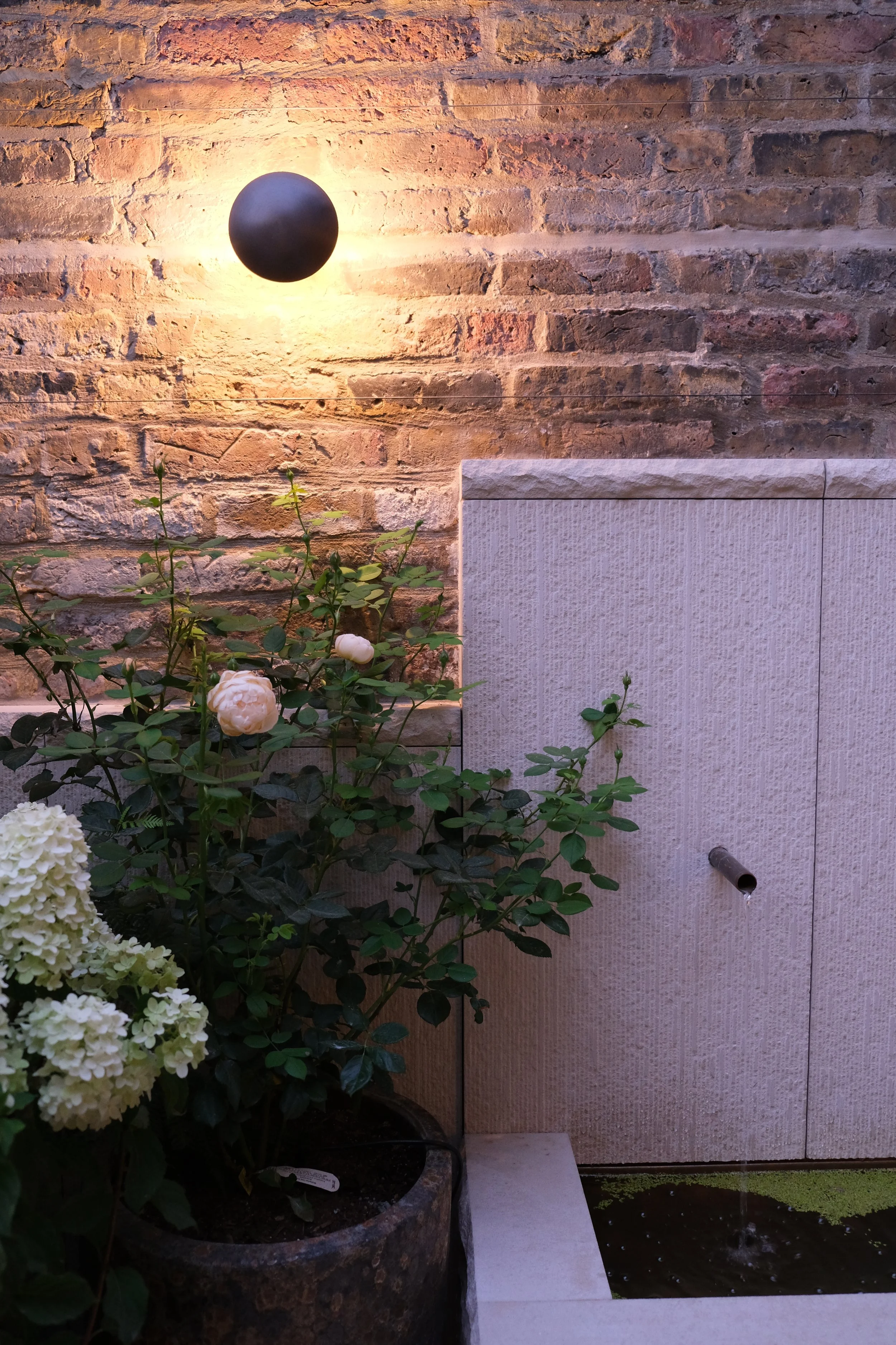 GLOVER ARCHITECTS-CHELSEA_Garden Fountain .jpeg