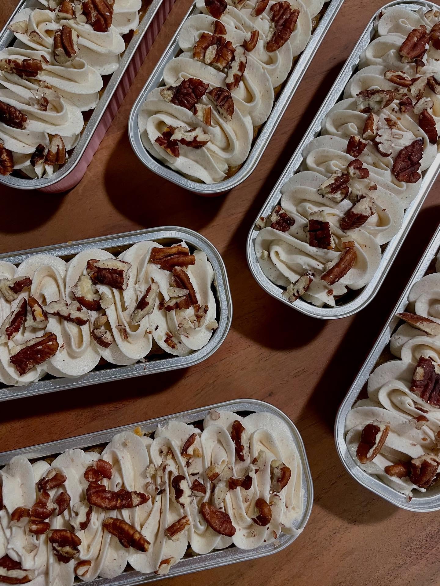 Needed to do a test batch of spice cake in my mini cake pans this weekend. Topped them with cinnamon vanilla buttercream and toasted pecans for a tasty fall treat! 🍁

#bakersofinstagram #homebaker #homebaking #homebakery #cottagefood #smallbusiness 