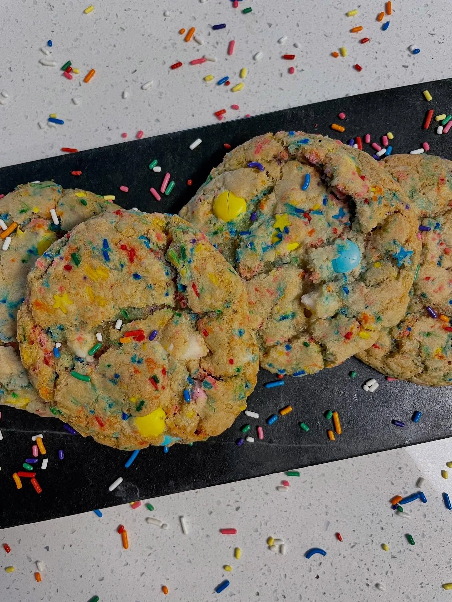 I was so excited to finally find @fancysprinkles baking confetti at the grocery store! I&rsquo;ve been eyeing these fun sprinkle mixes online forever, and couldn&rsquo;t wait to I corporate them into my baking. First up: I used the birthday mix in my