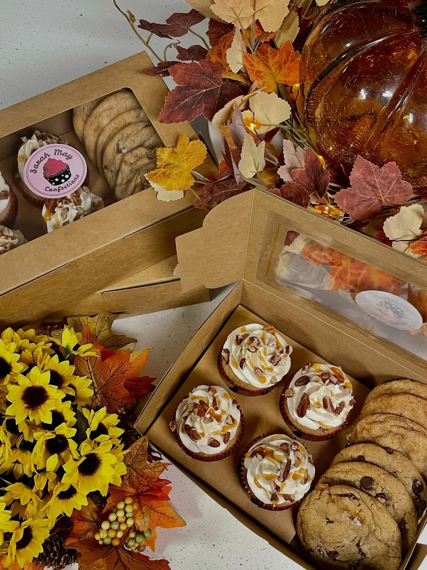 So excited to be delivering my very first samplers today! This month&rsquo;s box features three tasty fall treats: 
🧁Spice Cupcakes with Cinnamon Vanilla Buttercream
🍪Salted Caramel Mocha Chocolate Chip Cookies
🍪Brown Butter Snickerdoodles 

Didn&