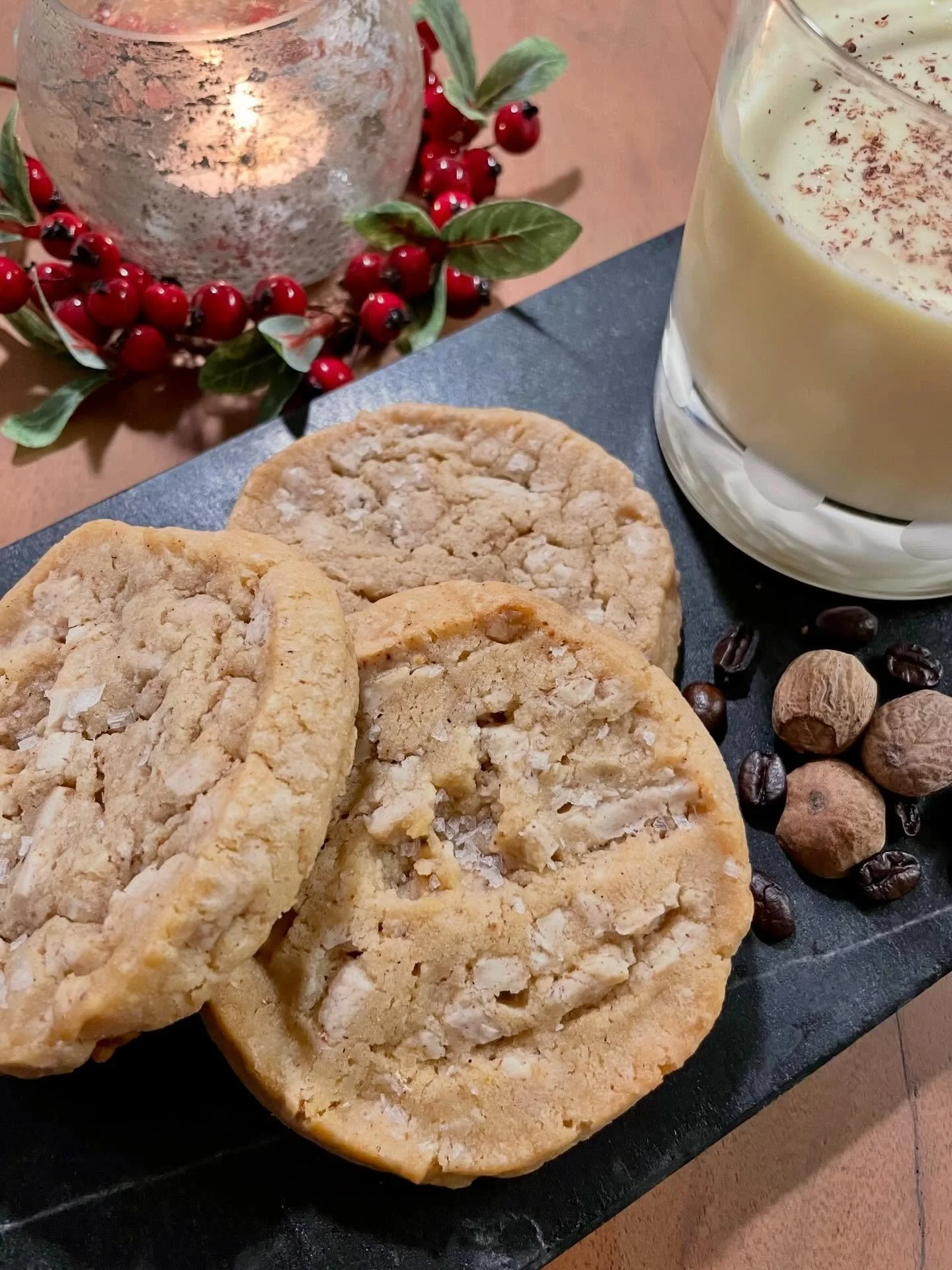 Celebrating Christmas Eve with some special Eggnog Latte Cookies, filled with espresso nutmeg white chocolate chunks and topped with flaky sea salt. 🎄

#homebaker #christmasbaking #holidaytreats #eggnog  #cookies