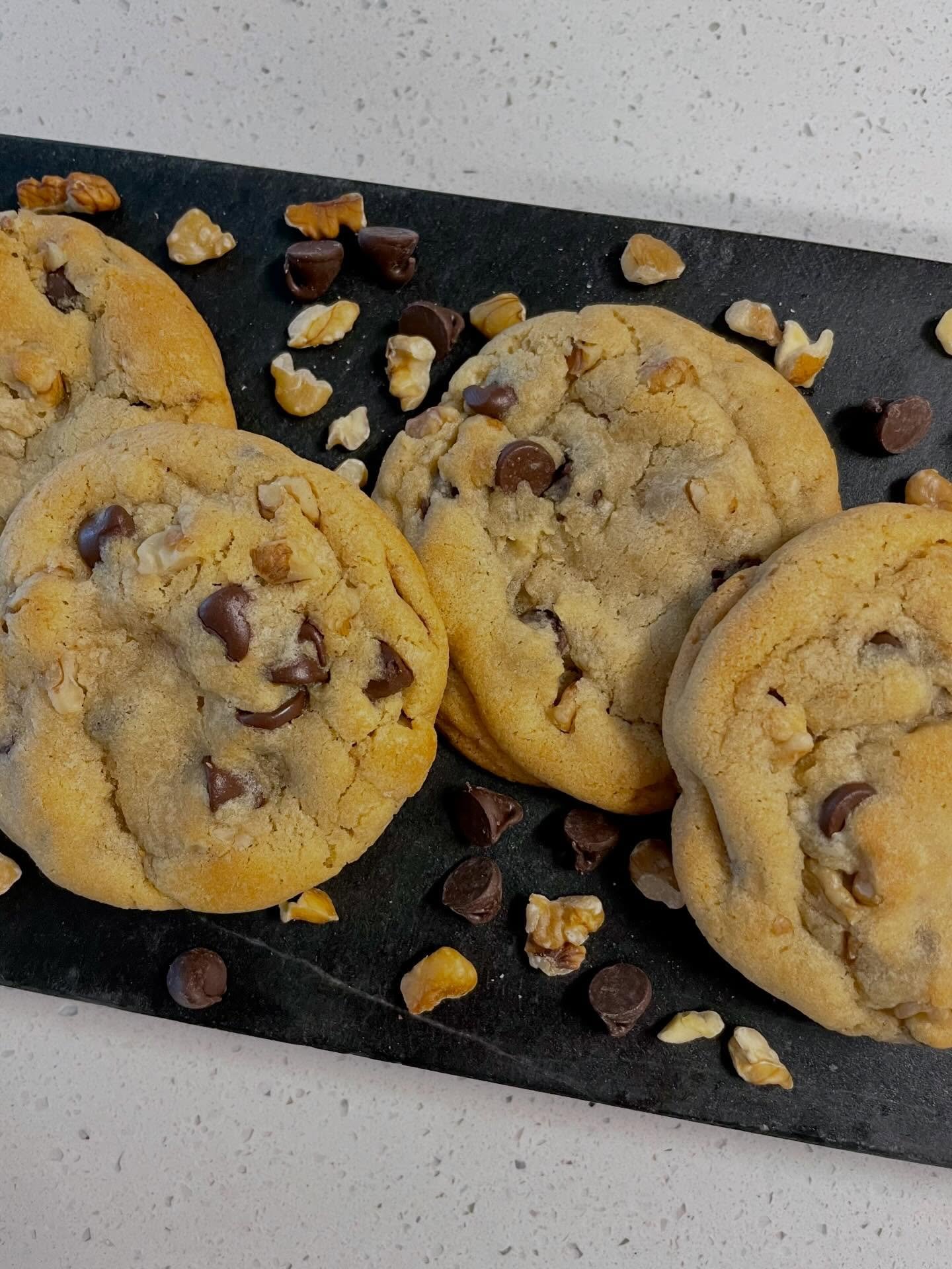 First bake of the new year is a classic: chunky walnut chocolate chip cookies! 🍪 

#homebakery #microbakery #smallbusiness #chocolatechipcookies #cookies