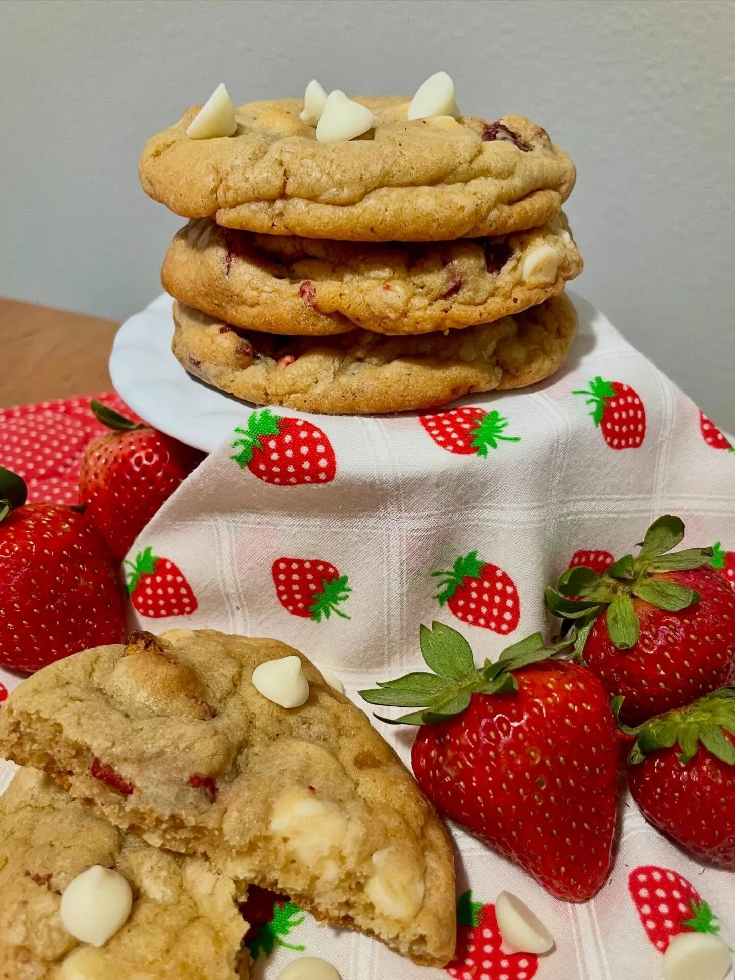 My first bake for spring: Strawberries &amp; Cream Cookies 🍓

I started with my classic cookie dough base and filled it with freeze dried strawberries and white chocolate chips for a perfect taste of spring. 

#homebakery #microbakery #smallbusiness