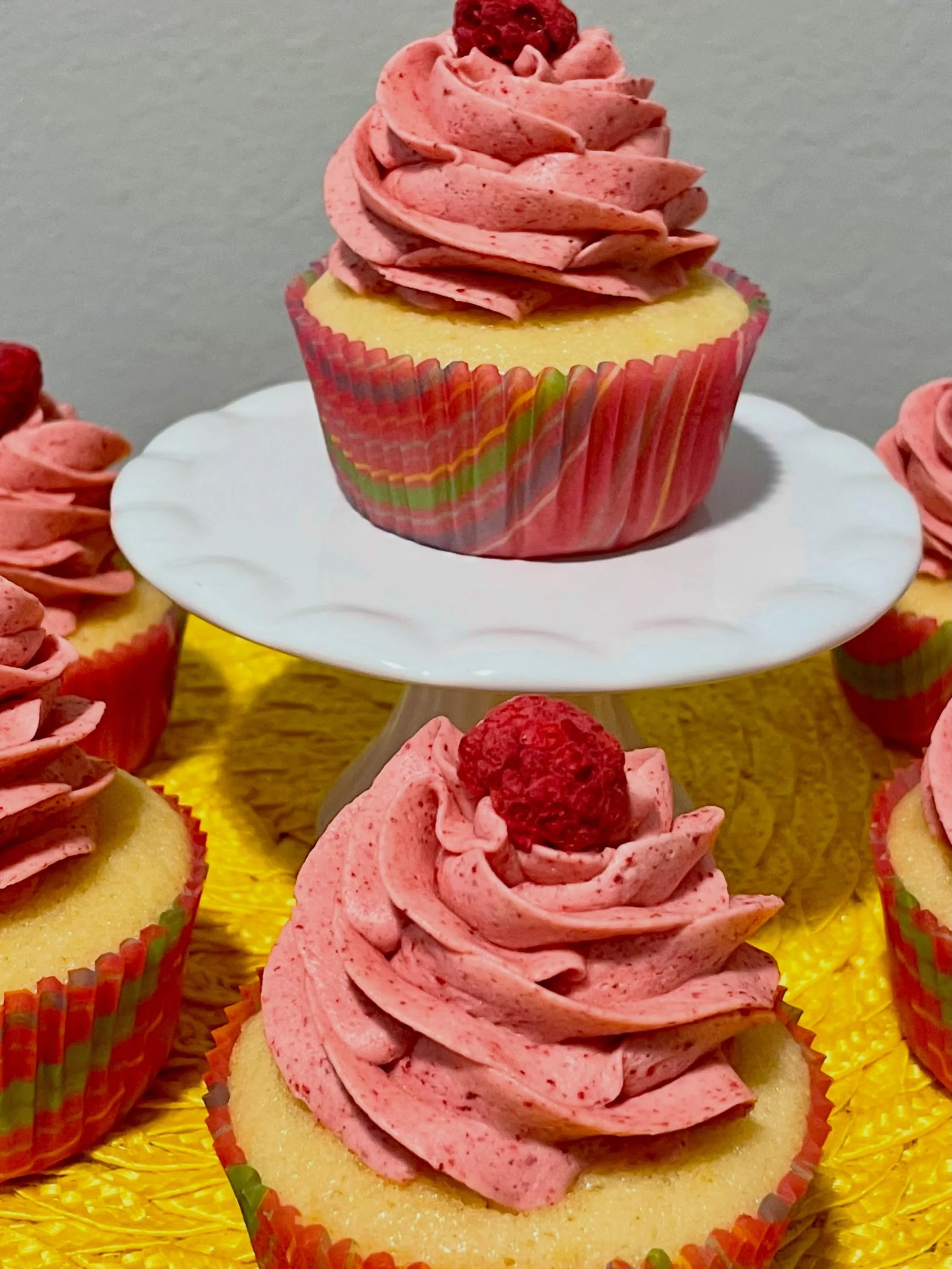 My next spring-themed bake: Raspberry Lemonade Cupcakes 🍋🩷

#homebakery #microbakery #smallbusiness #cupcakes #raspberrylemonade