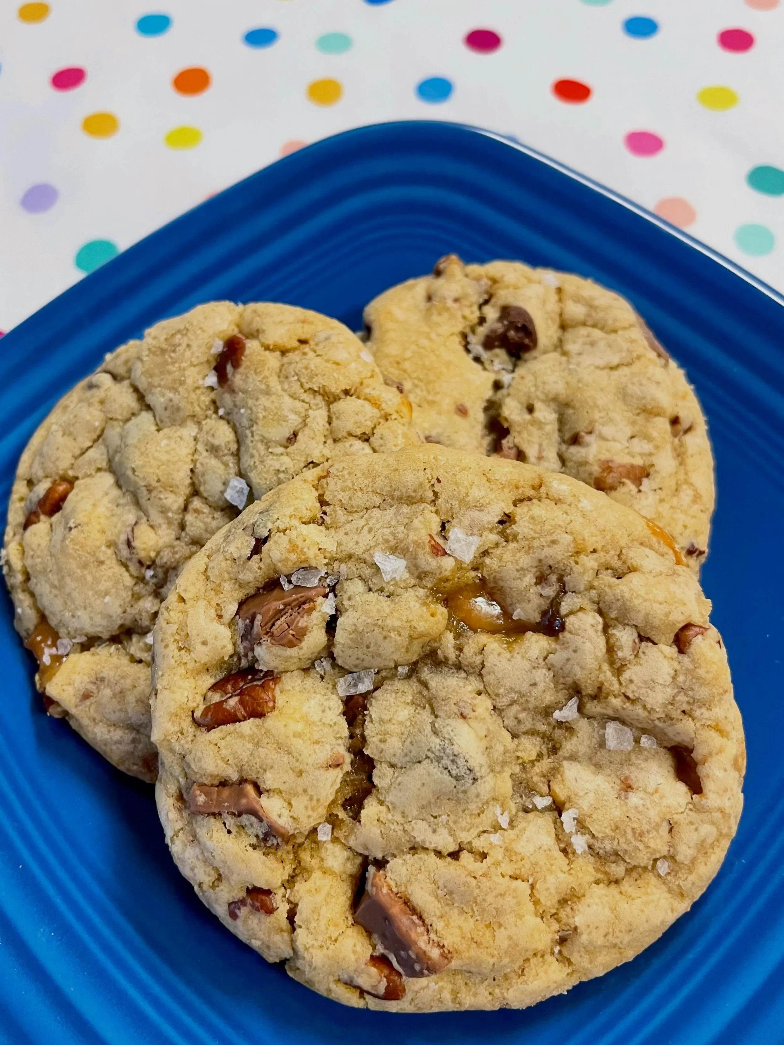 Had some extra chocolate in my pantry to use up, so I decided to make some cookies 🍪 

Filled with two kinds of chocolate, chopped pecans, and gooey bits of caramel, then finished with a sprinkle of sea salt. 

#homebakery #microbakery #smallbusines