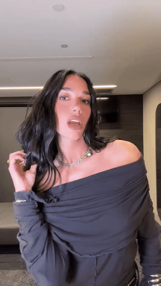 ssstik.io_dualipaofficial_1748722456369-ezgif.com-video-to-gif-converter (1).gif