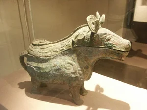 Animal-shaped bronze gong vessel from the tomb of Fu Hao