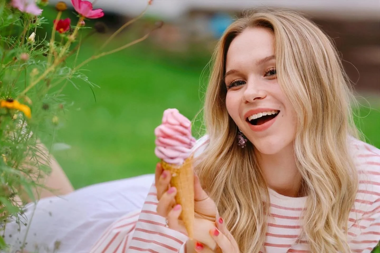 Upeita uutisia! 
Fr&aring;b&auml;r on aloittanut yhteisty&ouml;n @verifonefinland kanssa🍓

Meid&auml;n kes&auml;&auml; vauhdittaa siis Verifonen kassalaitteet t&auml;n&auml; kes&auml;n&auml;💕 

Kiitos yhteisty&ouml;st&auml; @verifonefinland 🍓🍦

#