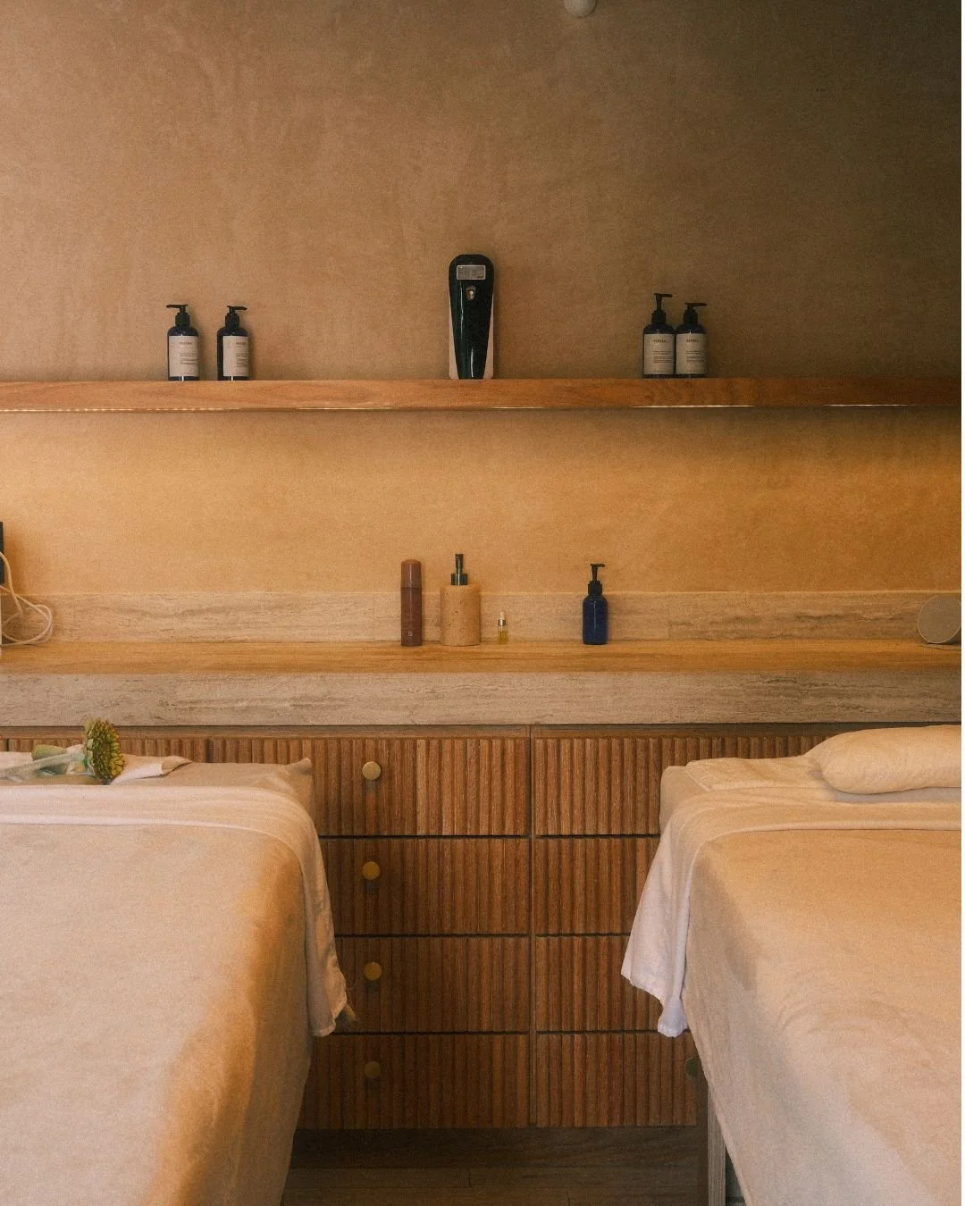 Masaje moldeador, linf&aacute;tico, descarga muscular o relajante en pareja. Cada t&eacute;cnica est&aacute; pensada para liberar tensi&oacute;n, mejorar circulaci&oacute;n y devolver equilibrio. 

Ven a sentir la diferencia.