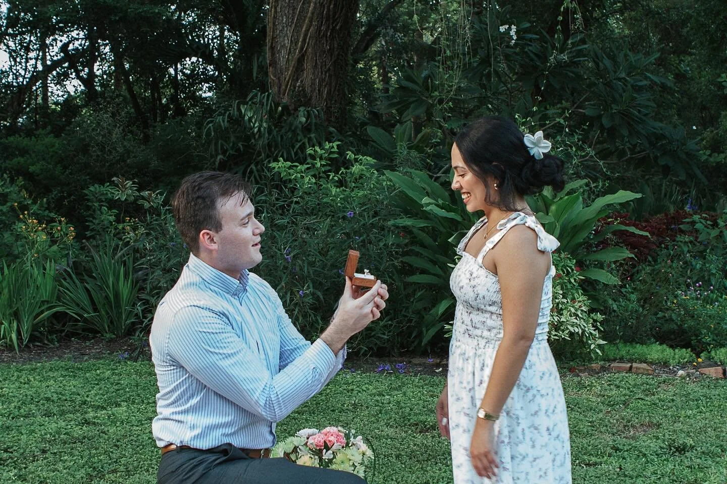 Two people.
One question.
A lifetime ahead.

And I got to freeze it &mdash; forever.
That&rsquo;s the kind of moment that reminds me why I love being behind the camera.

💍✨
With love &amp; light,
Tatiana | Lightward photography 

#SheSaidYes #Propos