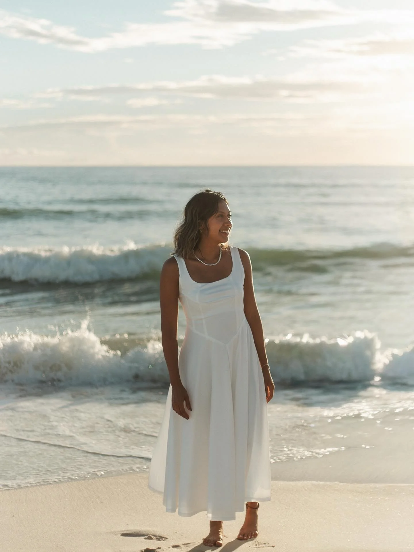 The light is soft, warm, and beauty&mdash; perfect for capturing those dreamy, timeless moments.

Let&rsquo;s plan your golden hour session! 📸

With love &amp; light,
Tatiana | Lightward photography 

#minisessions #minisessionphotography #couplesph