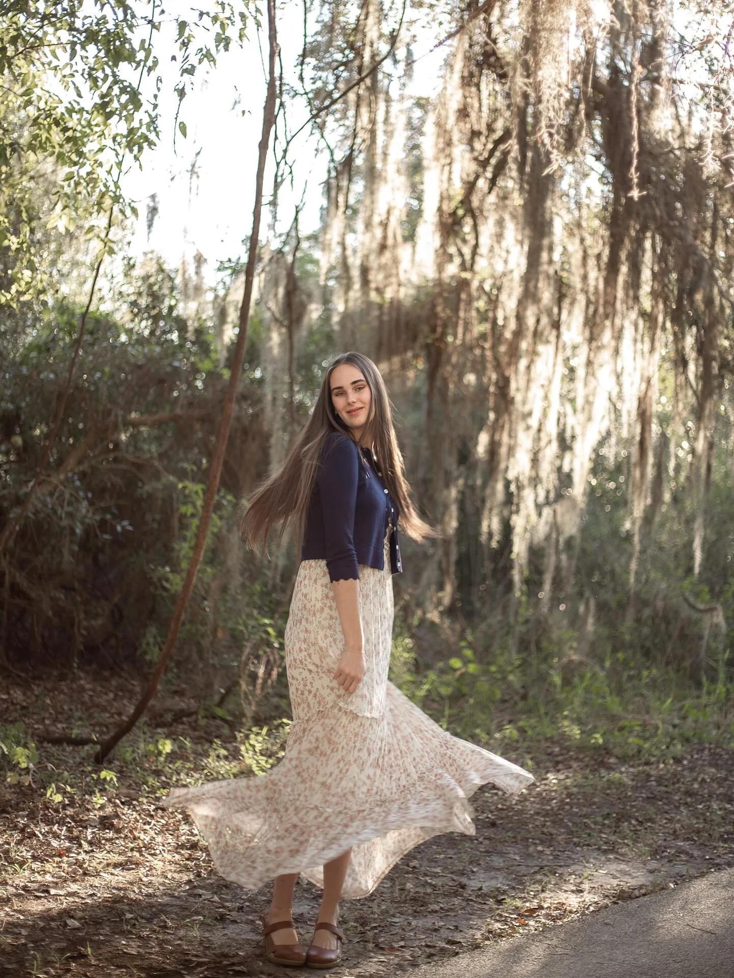Wrapping up with the last images from this fairytale-inspired collection ✨

With love &amp; light,
Tatiana | Lightward Photography

#photographer #photos #familyphotography #lifestylephotographers #familysessions #outdoorfamilyphotos #lakelandphotogr