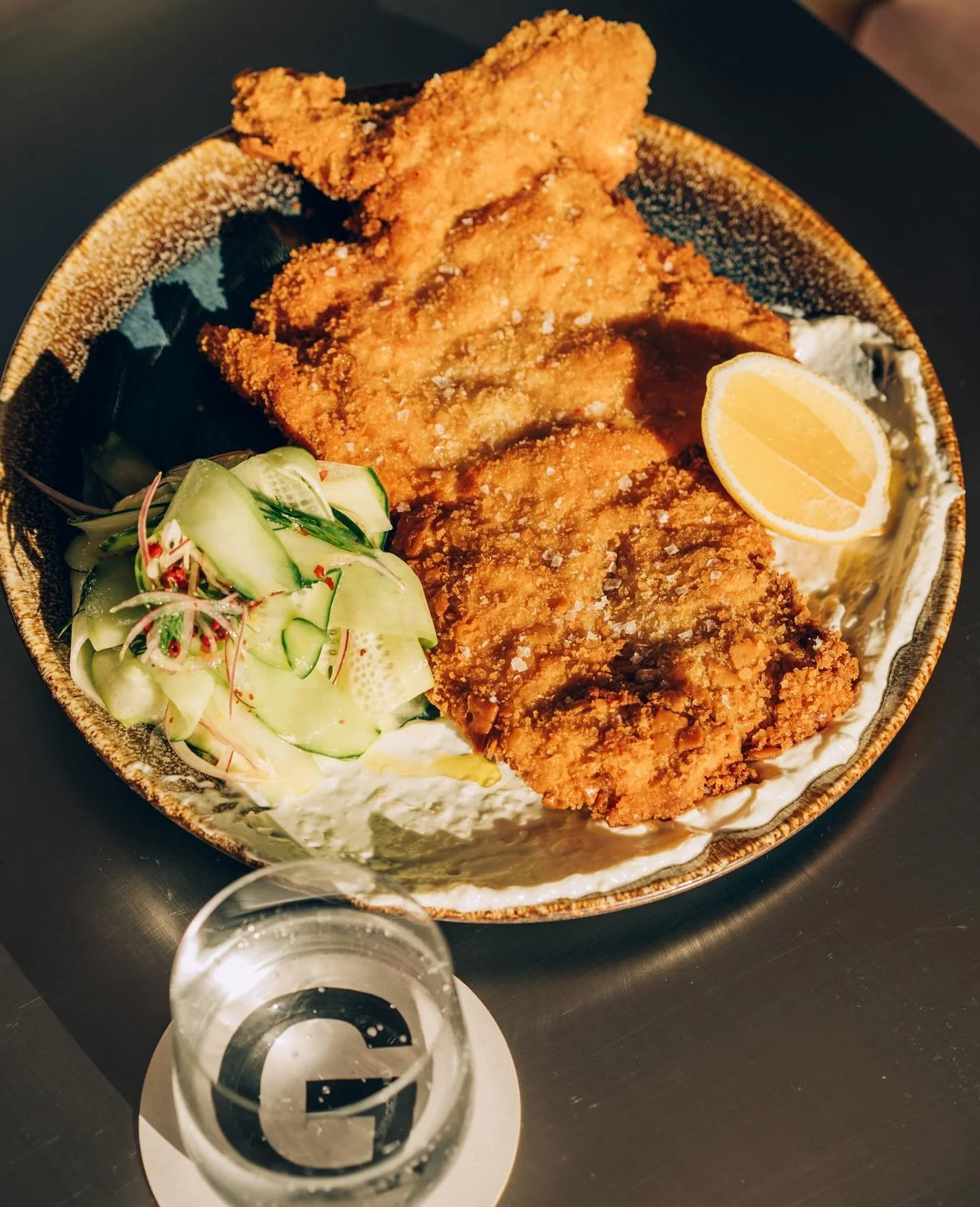 MILANESA DE TERNERA

Milk-fed veal schnitzel with Alhambra dressing and fried egg.

📸 @iris.ibiza