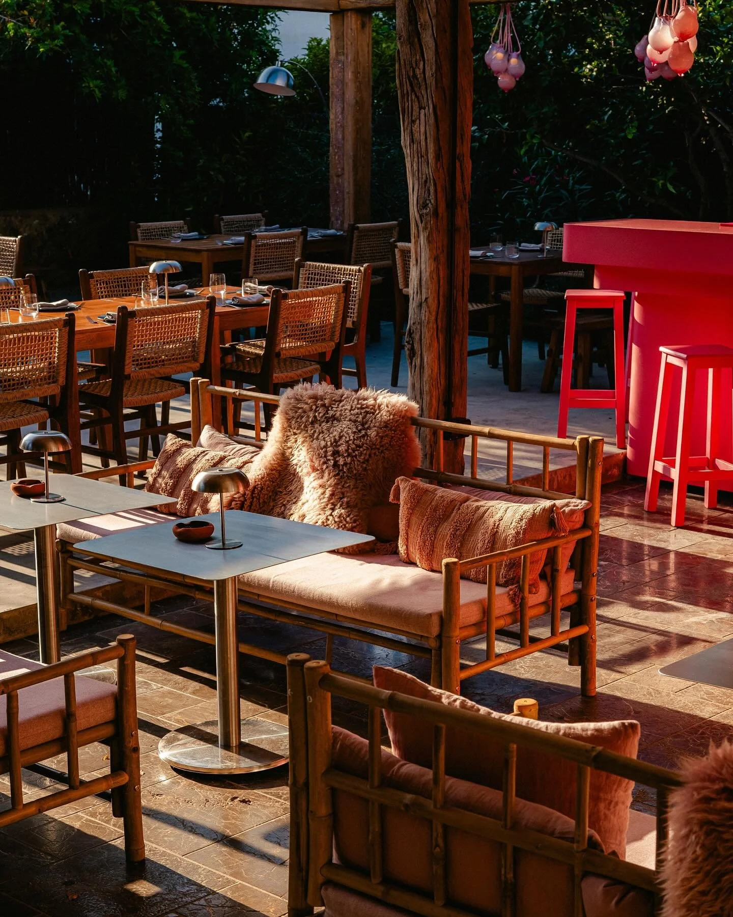 BACK OPEN TONIGHT

Reserve your table at MIRA this evening via the link in bio.

📸 @hendrik.poggenpohl