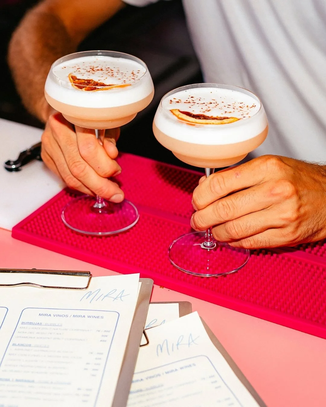 BOOK A TABLE THIS WEEKEND

Enjoy a cocktail at MIRA this Friday night 💖

📸 @hendrik.poggenpohl