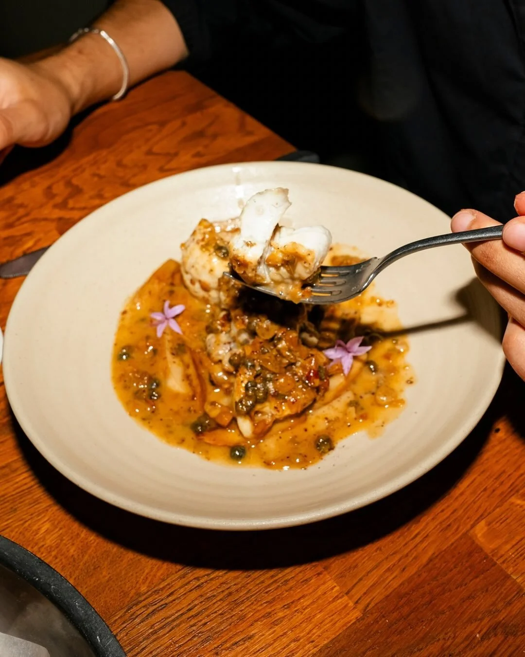 LUNCH THIS WEEKEND

Order fresh fish from our new menu, this Saturday and Sunday.

📸 @hendrik.poggenpohl