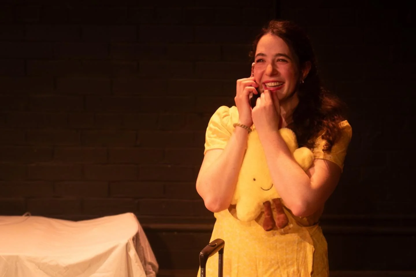 Solecito🌞💛 y una historia muy cerquita a mi coraz&oacute;n 

In Between the Moon and the Sun has three more shows left, and you can see them live OR livestream! 

April 12 3:55 pm
April 16 9:25 pm
April 18 10:35 pm 

Ticket link in bio (or dm)