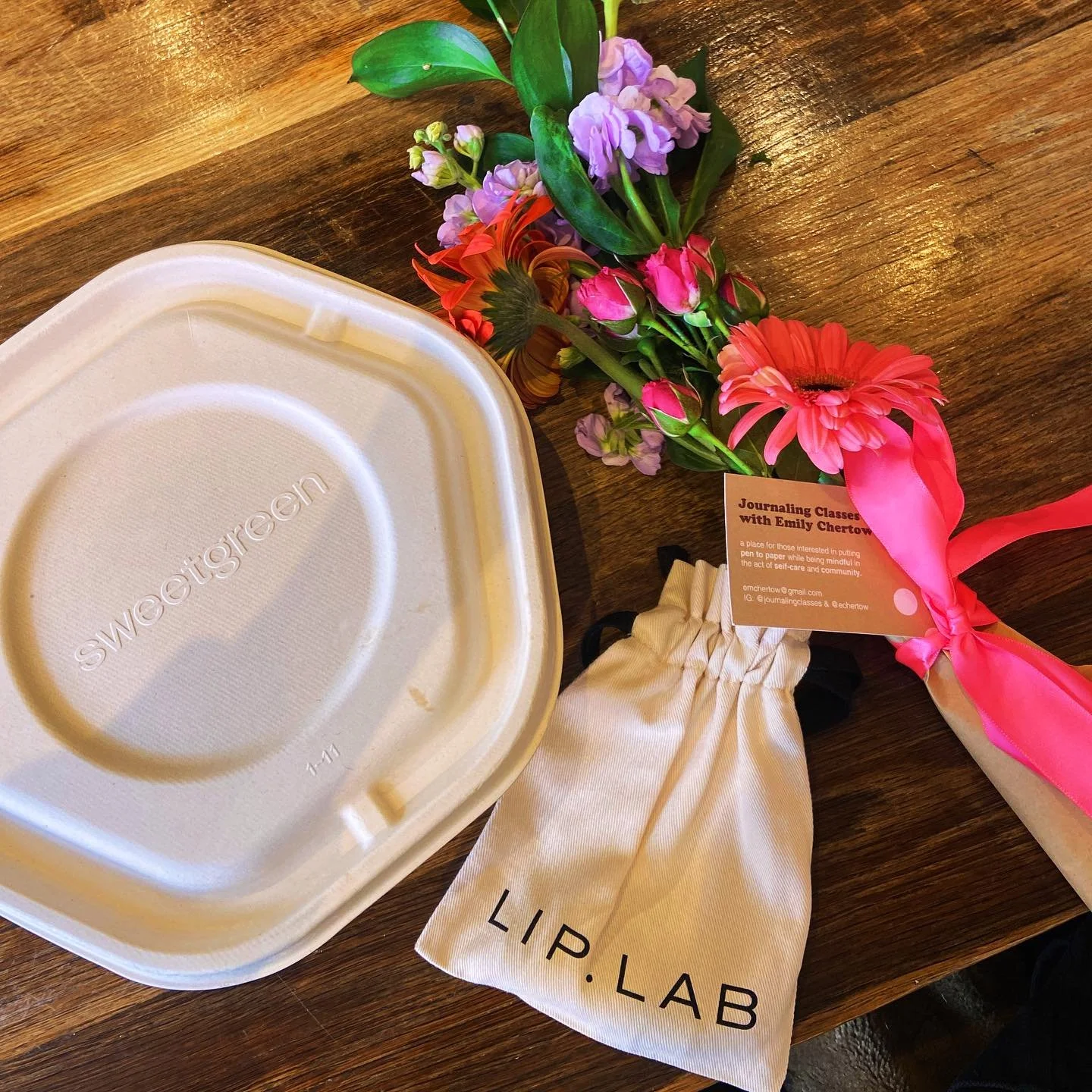 Started my Valentines Day festivities @sweetgreen with @journalingclasses and @liplab!