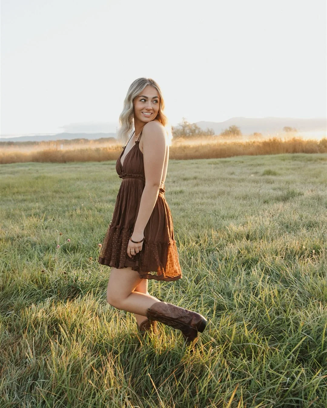 Lovely Johanna &mdash; pure sunshine at sunrise. What a joy it was to wander through the meadow with her. 🌿✨

#SeniorPhotos #GoldenHourMagic #BoisePhotographer #SeniorInspo #ClassOf2026 #MeadowVibes #SunriseSession #SeniorPortraits #NaturalBeauty #S