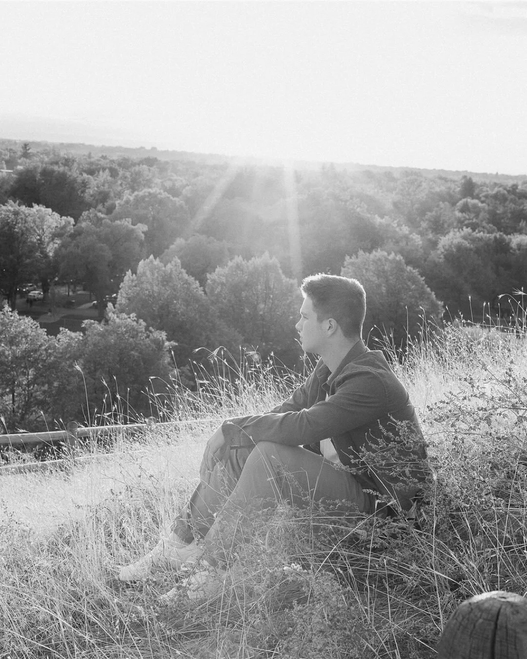 Logan. Effortless charisma and a smile that shows the genuine person he is🥰

#ClassOf2026 #SeniorPhotos #BoiseSeniorPhotographer #ExplorePage #SeniorStyle