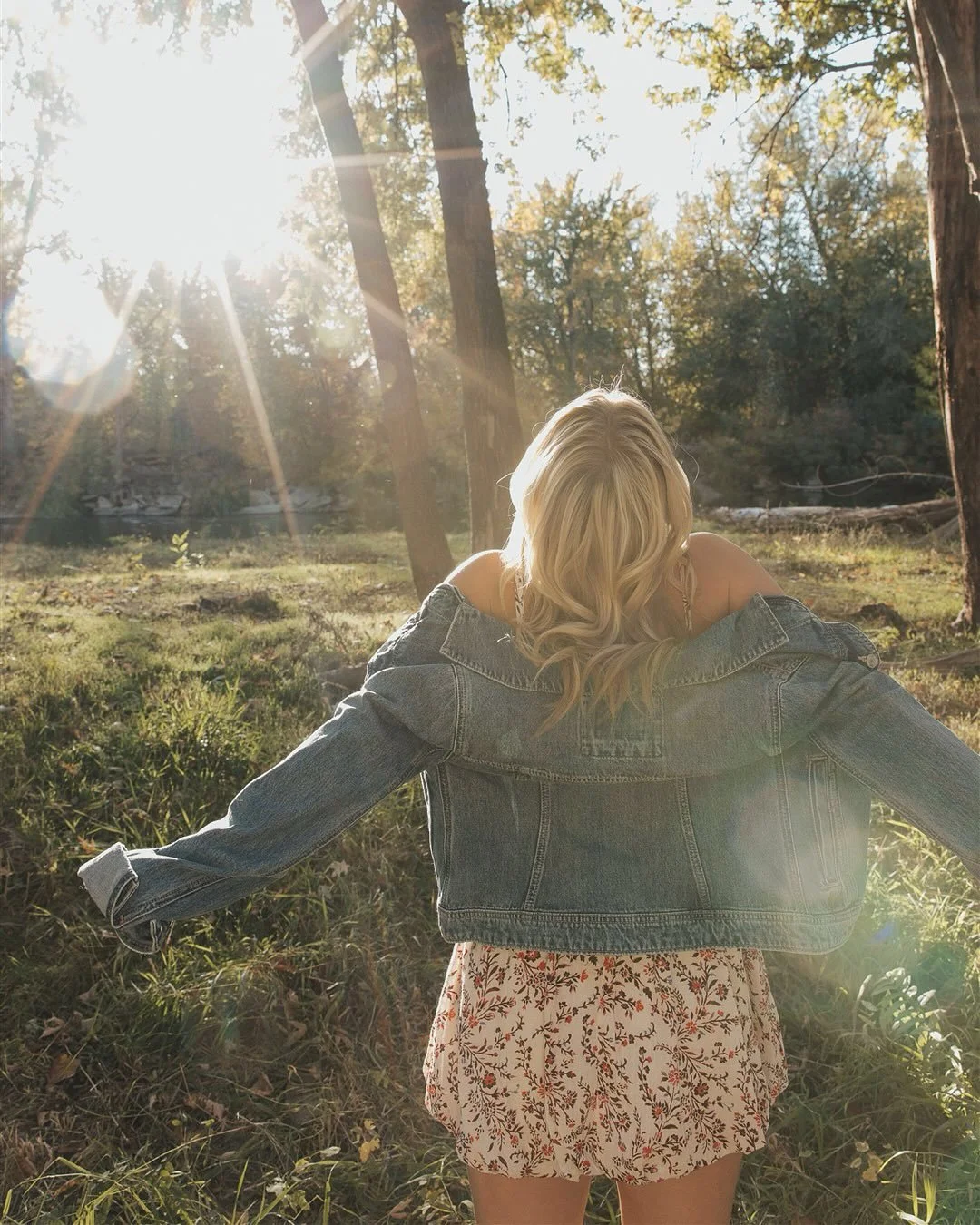 Avery, you are pure light in every photo ✨ So fun, so effortless, so YOU. And to think&hellip; she thought she&rsquo;d be a &ldquo;tough case&rdquo; for me 😉📸

#boisephotographer #idahophotographer #seniorpictures #seniorstyle #classof2026#seniorpo