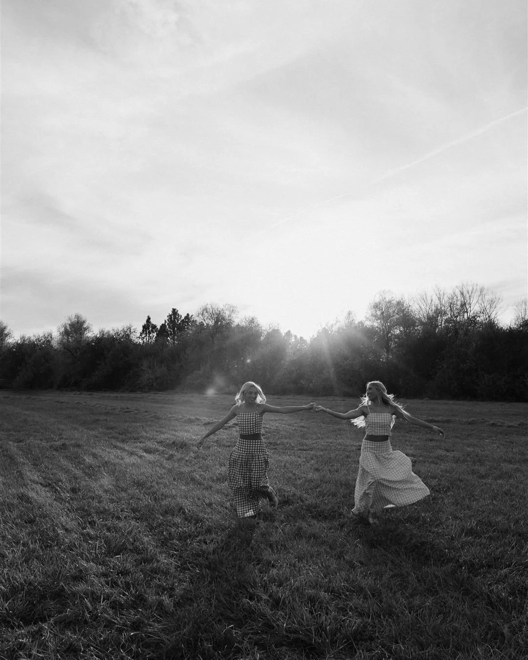 Black and white favorites of the Presta girls🤍🖤

#seniorszn
#senioryearmagic
#seniorinspire
#seniorstyleguide
#seniorsunday
#seniorphotographer
#seniorpictures2025
#idahophotographer
#boisephotographer
#portraitcollective
#portraitmood
#goldenhourm
