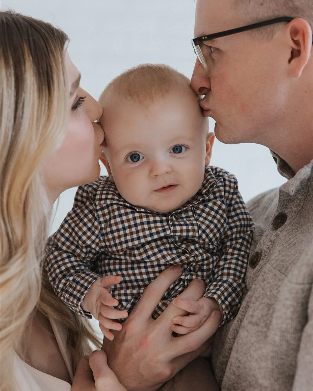 The sweetest little studio moment&mdash;Baby Levi absolutely stealing the show 🤍

#familysession #studiophotography #babyphotos #familyphotographer #littlestories