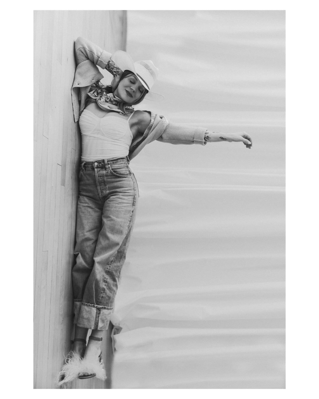 A few shots from our shoot with Danielle&mdash;simple white backdrop, clean light, and thoughtful styling by Courtney. Mmmmmmmm so good!!🥰

#brandphotography #studioaesthetic #creativedirection #behindthescenes #womeninbusiness