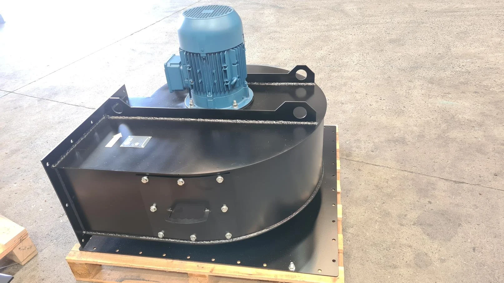 Industrial-Fan-Systems-IFS-Arr-4-Direct-Driven-Centrifugal-Fan-Roof-Mounted.jpg