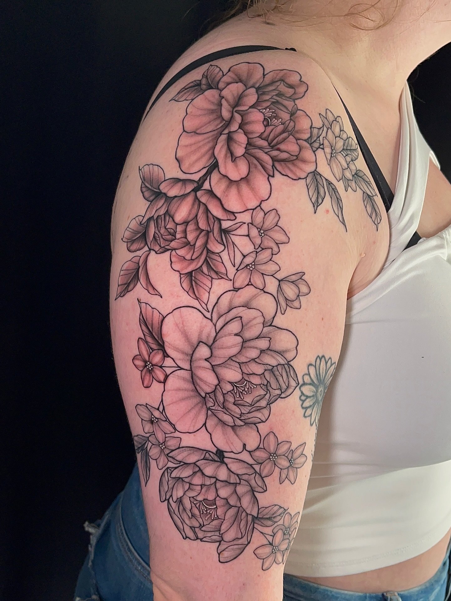 Fresh vs healed! 
  I love seeing the work I do healed up and settled in nicely like this floral design I did a while back. 

As a tattoo artist I think it&rsquo;s important to not only share your fresh work, but also to share your healed  work so yo