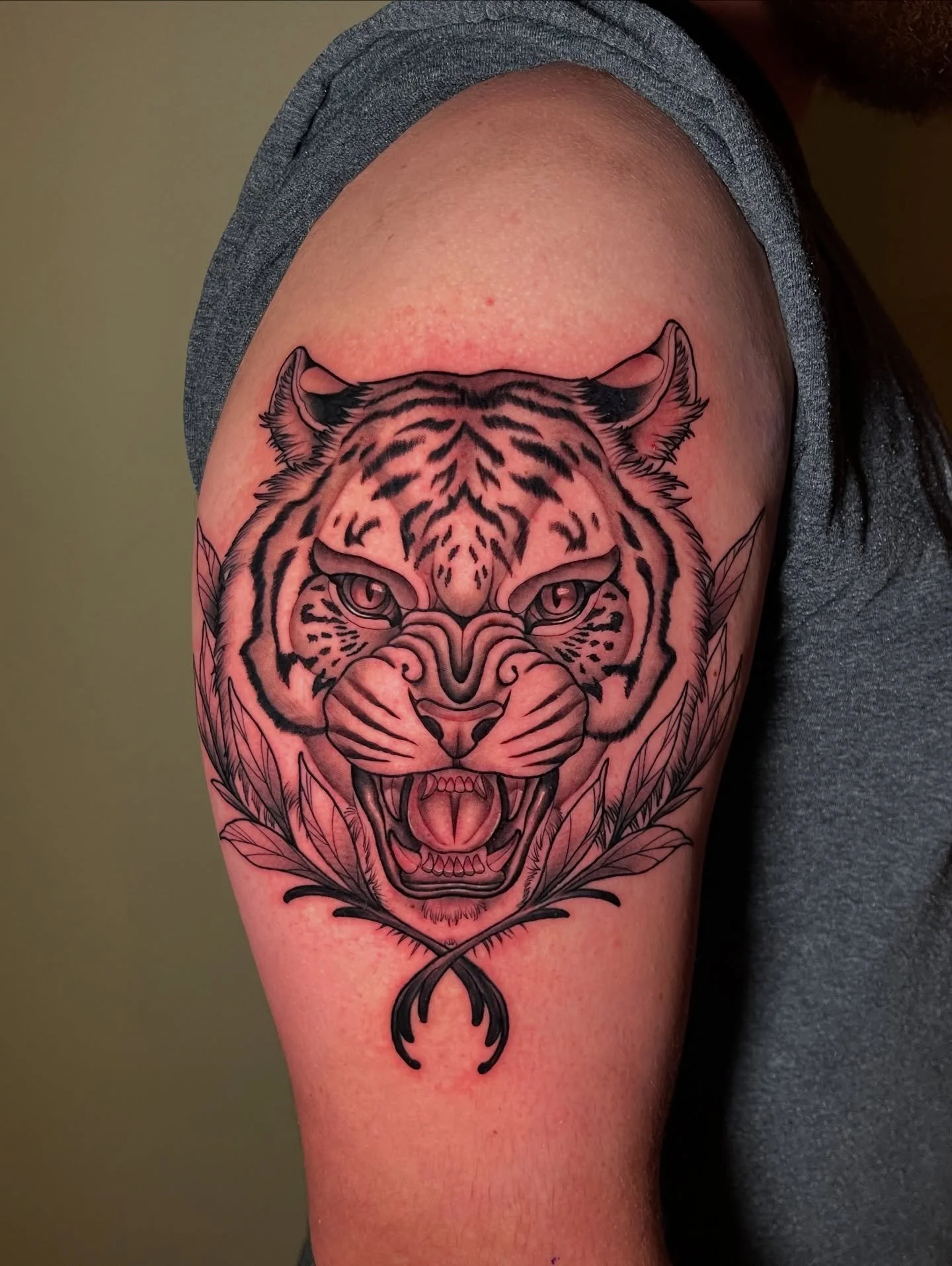 For a first tattoo my guy definitely did it right! Tigers (and animals in general) are some of my favorite things to tattoo. 🐯 Make it neo traditional and you can&rsquo;t go wrong!
.
.
.
.
.
#tiger #tigertattoo #tattoo #neotrad #neotraditionaltattoo