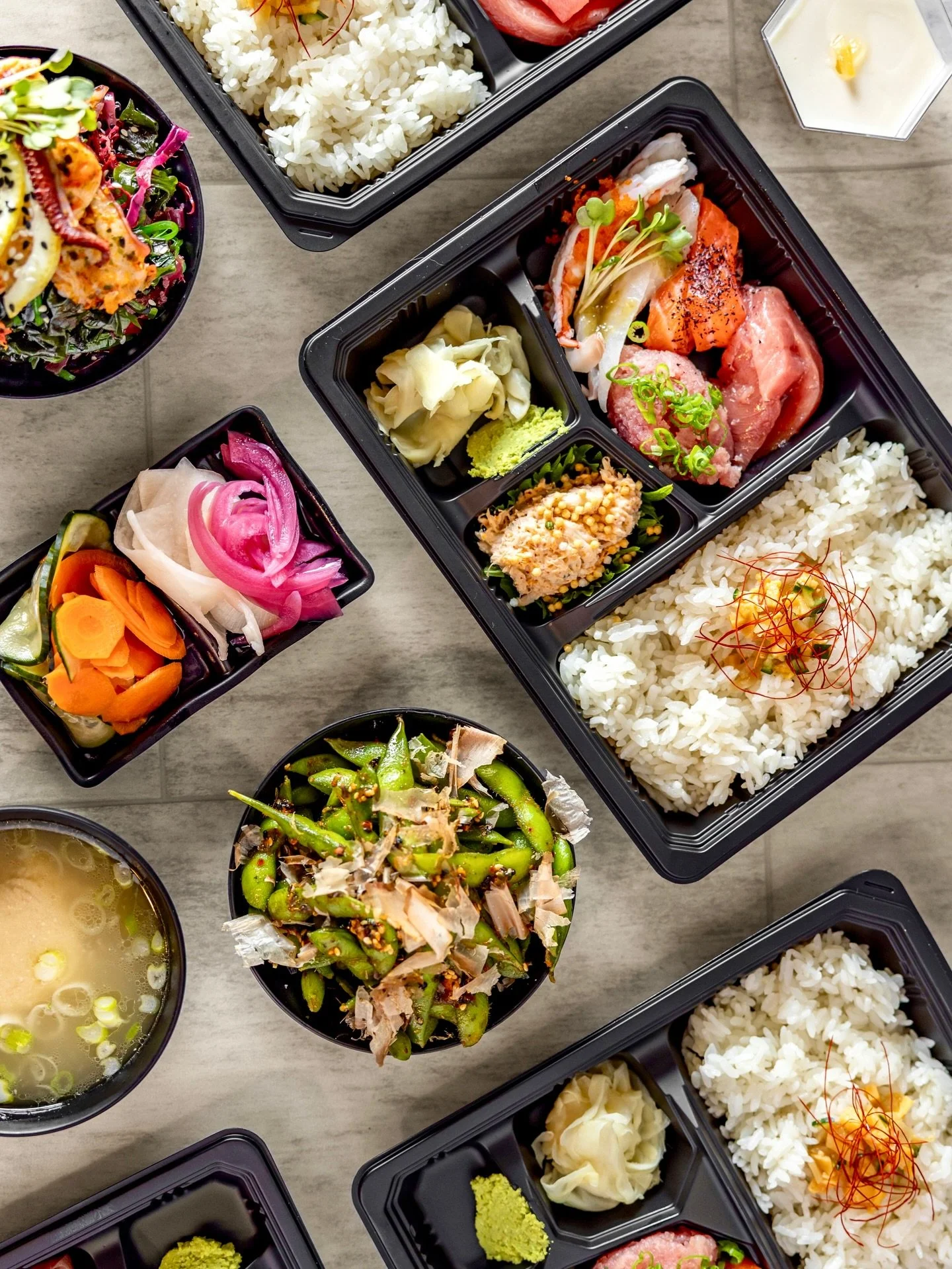 Our take out sets ~ roll your own hand rolls at home or on the go! 🍱 

Available for delivery on @chownow @grubhub