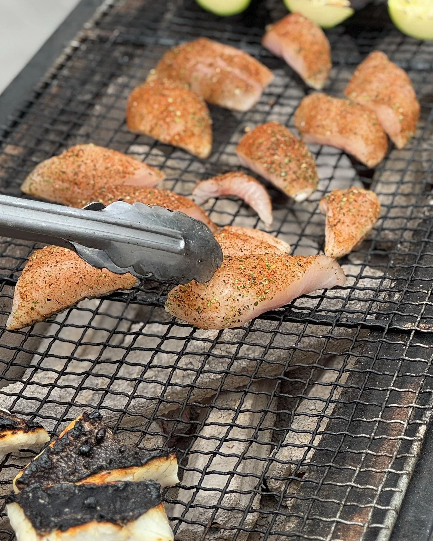 Introducing our new COMPLIMENTARY GRILLING service launching this Sunday from 12-4pm (more dates to come). Purchase your fish/seafood from our market and we’ll grill it over Japanese binchotan, free of charge.
Each grilled item is served atop