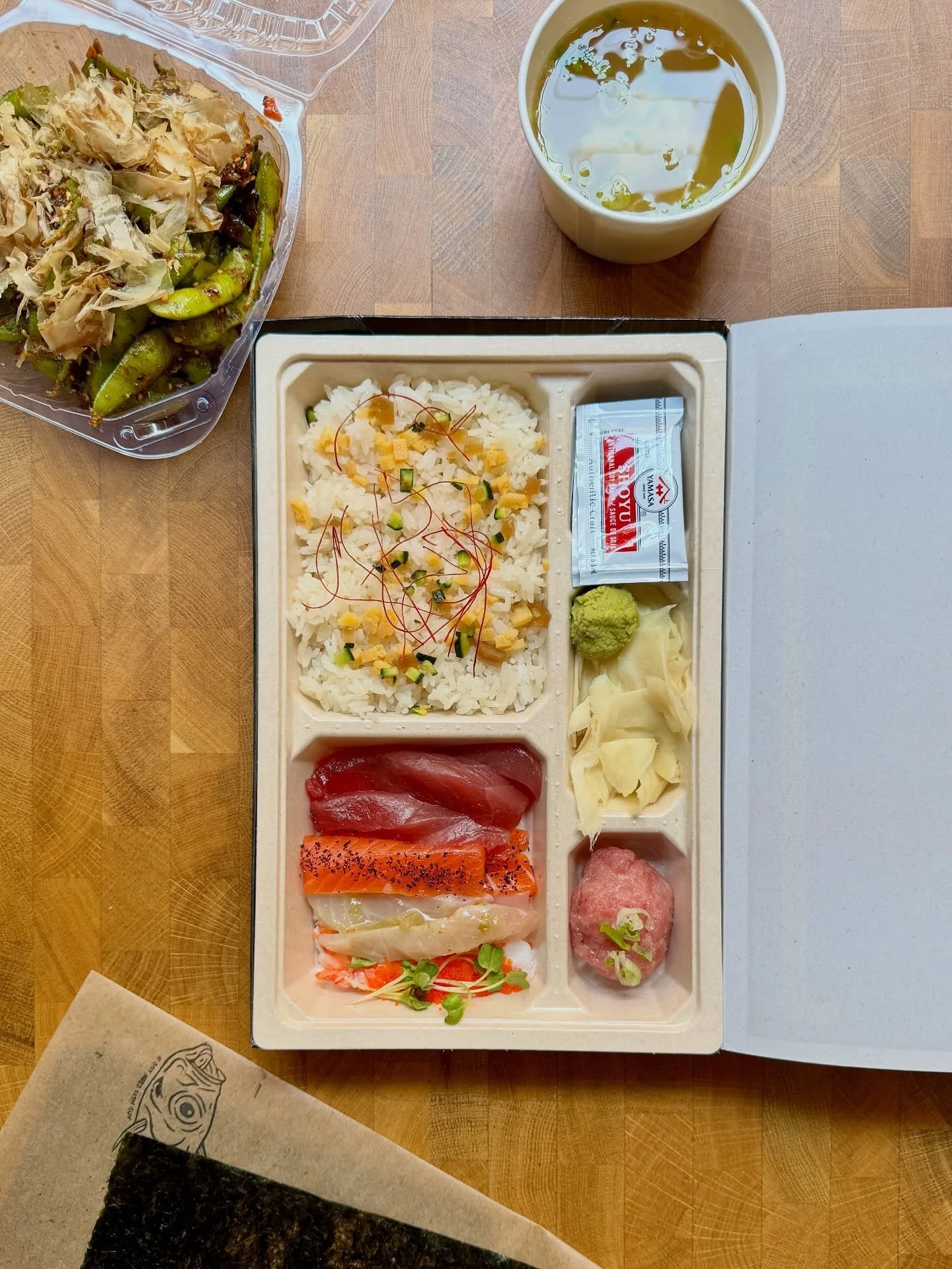 Did you know you can get our handroll sets to go? Wrap your own roll or enjoy it as a chirashi 

#chirashi #bento #togo #handroll #sushi #dryagedfish