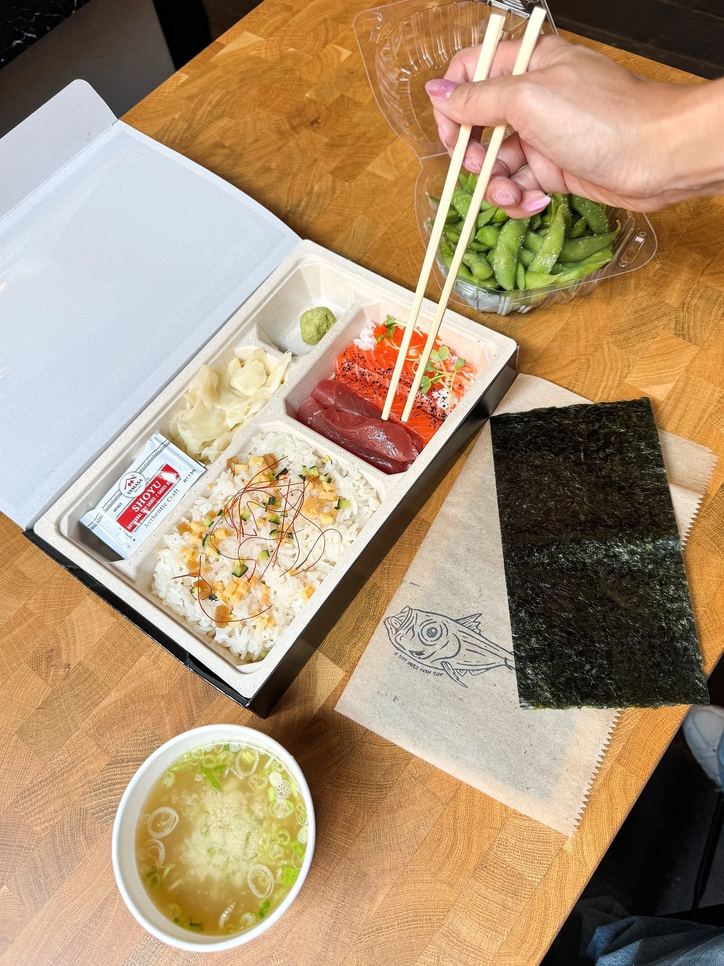 Our mini set to go! DIY your own hand rolls or enjoy as a chirashi 🍱 

Mini set includes lean tuna, prawn, and steelhead salmon 

#bento #chirashi #dryagedfish #salmon #prawn #tuna