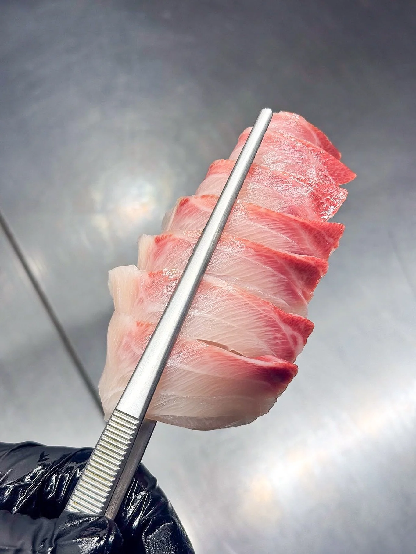 Dry aged Shima Aji / get it Mori Mori style (sashimi sliced) 

Features a crisp texture and a subtle sweetness, with a clean finish and umami notes

#dryagedfish #shimaaji #aji