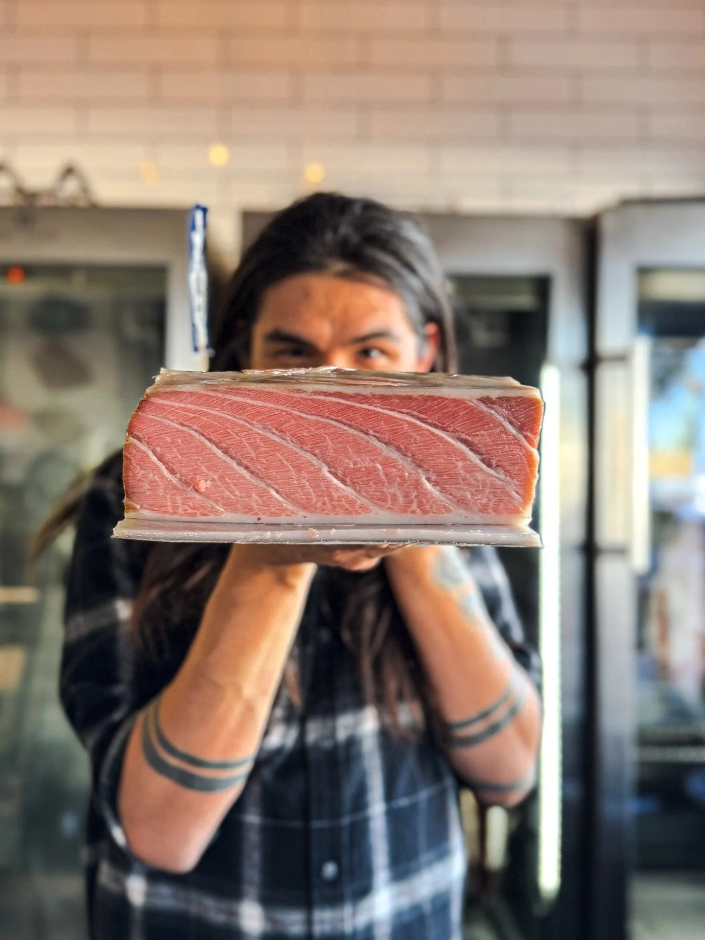 OTORO / the highest fat content of any part of the tuna / has a creamy and soft texture that melts in your mouth due to its high fat content/ rich, creamy, and buttery flavor with a hint of sweetness

#otoro #dryagedfish #tuna